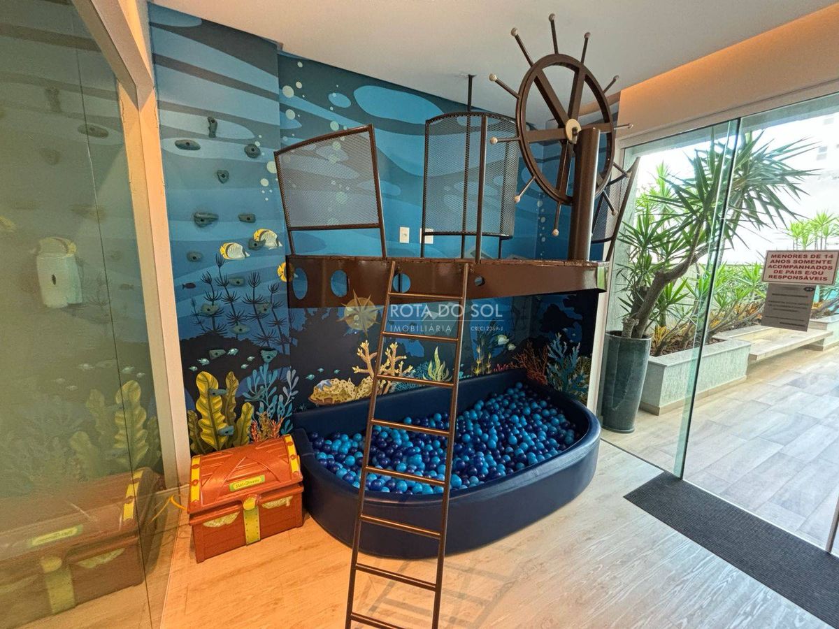 Residencial Salinas Apartamento Quadra Mar 4 Suítes em Meia Praia Itapema SC
