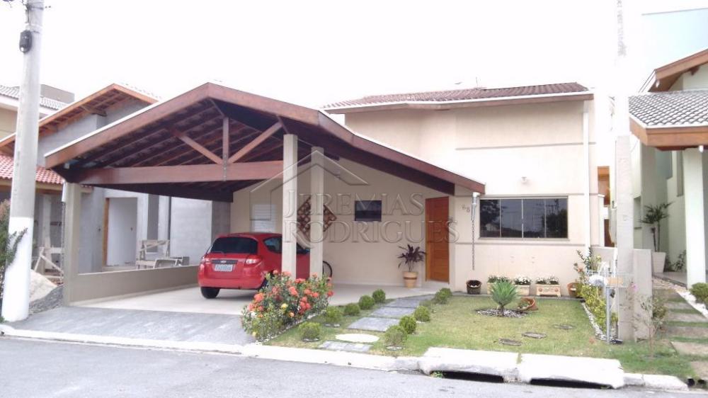 Casa à venda com 3 dormitórios no Condomínio Campos do Conde II em Tremembé/SP.
