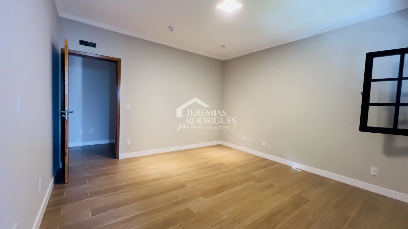 Casa à venda com 4 dormitórios no Condomínio Chácaras Cataguá em Taubaté/SP