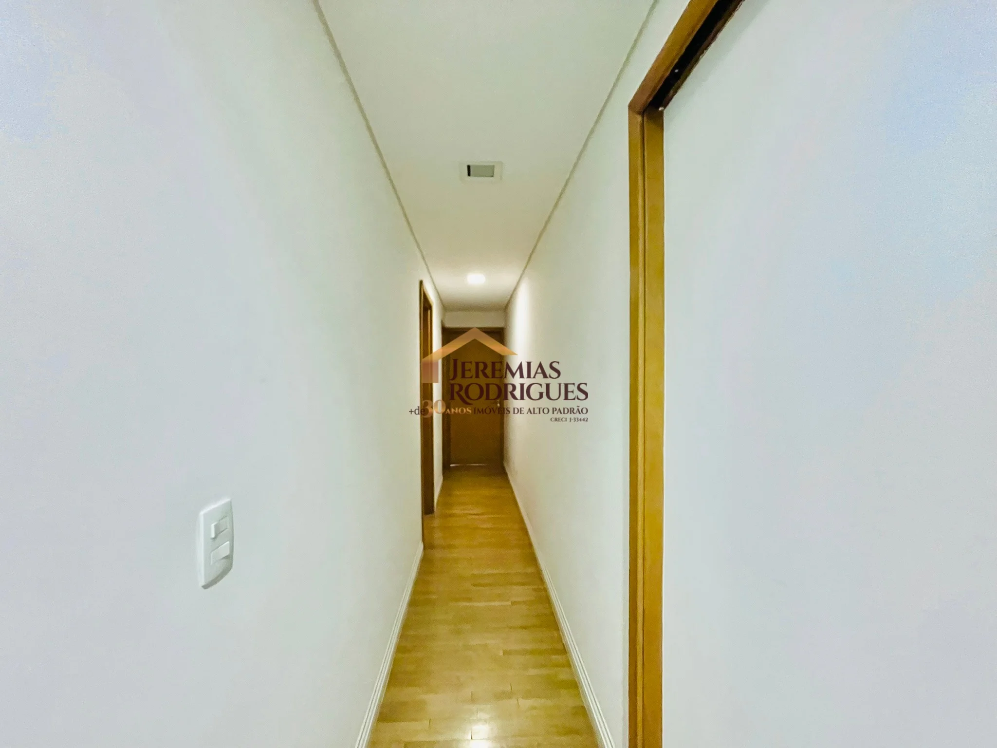 Apartamento Mobiliado para locação e venda no Condomínio Des Arts em Taubaté/SP.