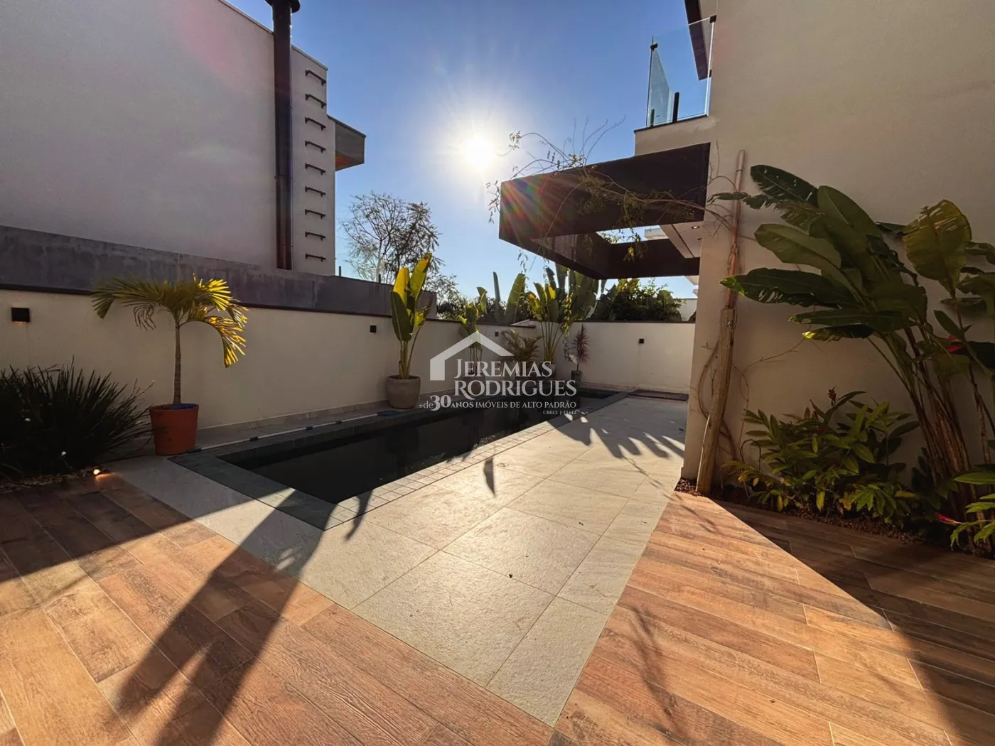 Casa à venda com 5 dormitórios no Condomínio Reserva dos Lagos em Pindamonhangaba/SP.