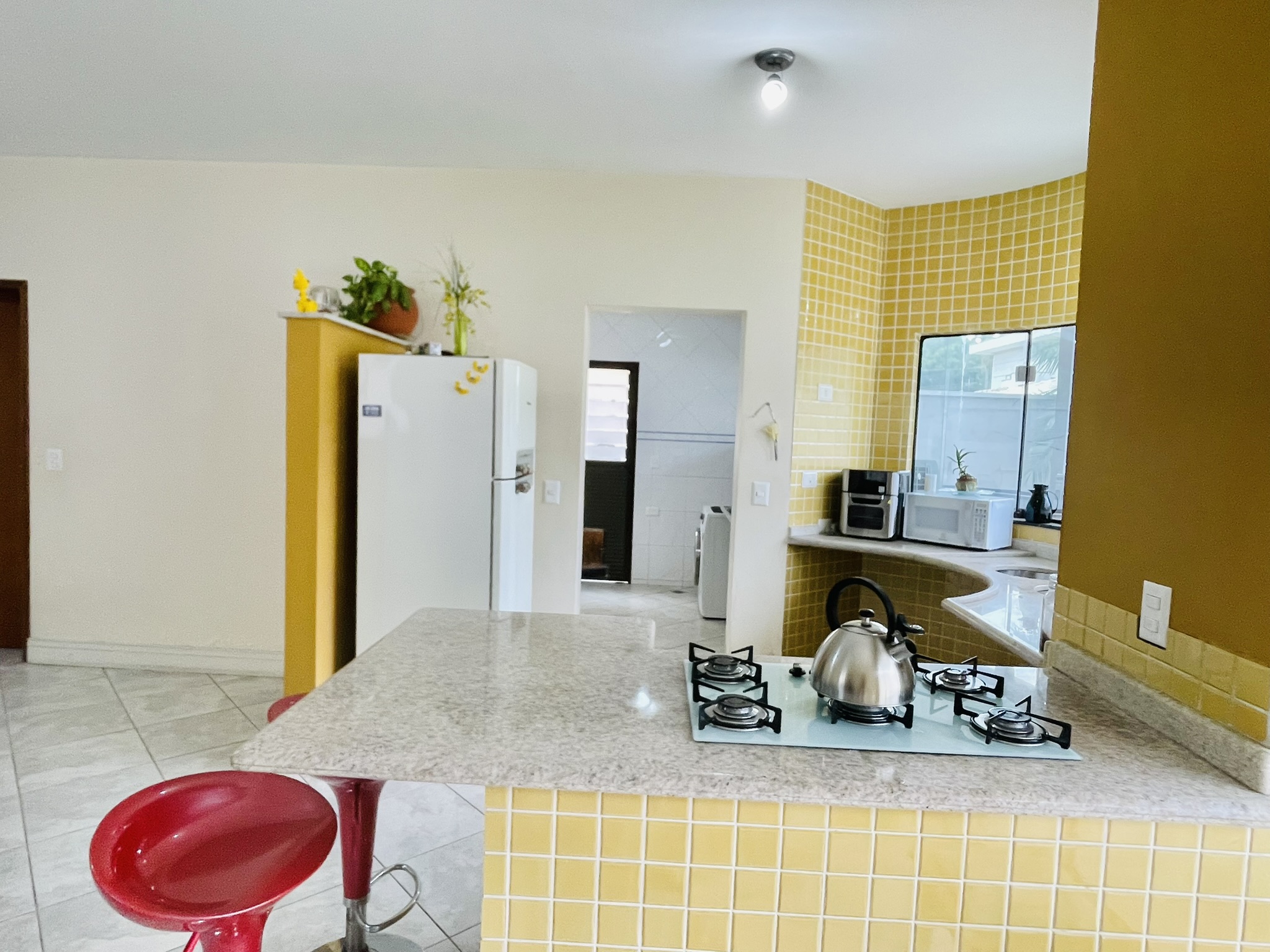 Casa à venda com 4 dormitórios no Condomínio Jardim das Hortênsias em Taubaté/SP.