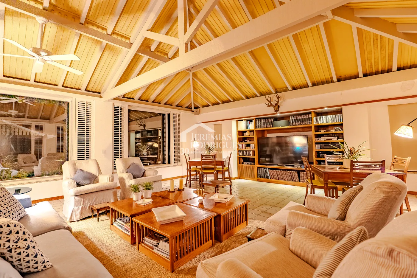 Fazenda à venda com 3.389.000,00 m² em Piraí/RJ.