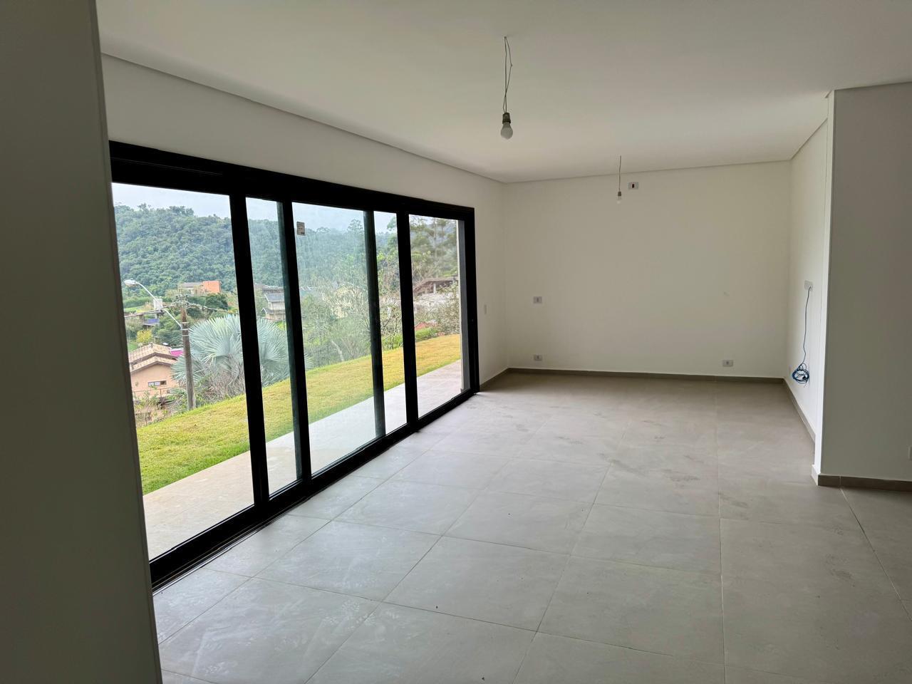 Casa à venda com 3 suítes no Condomínio Parque da Mantiqueira em Santo Antônio do Pinhal/SP.