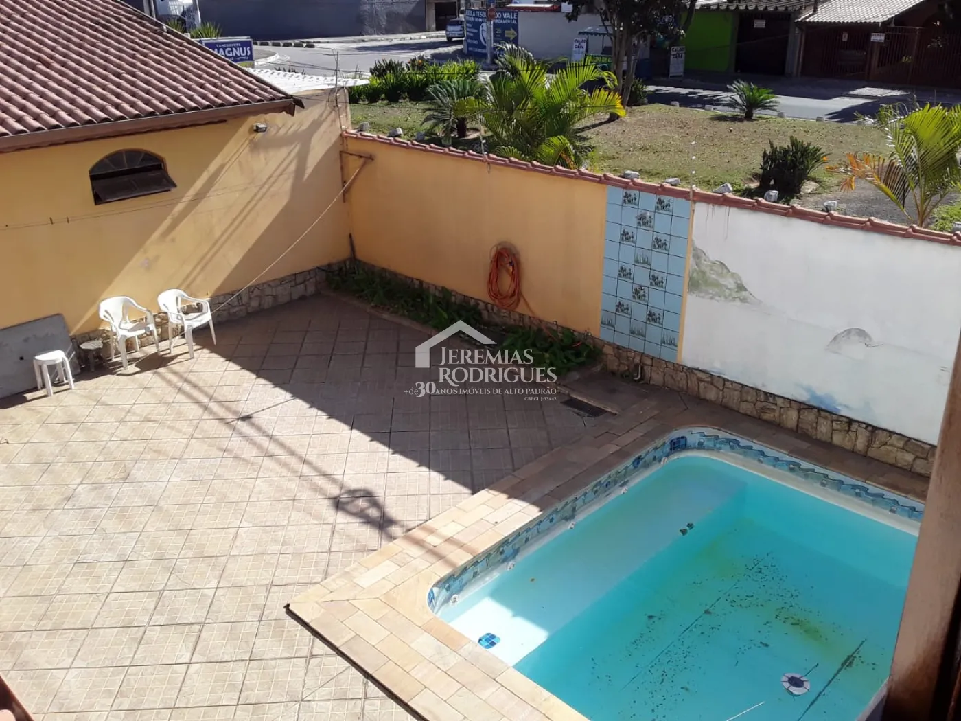 Casa sobradada à venda com 3 dormitórios no bairro Jardim Morumby em Taubaté/SP