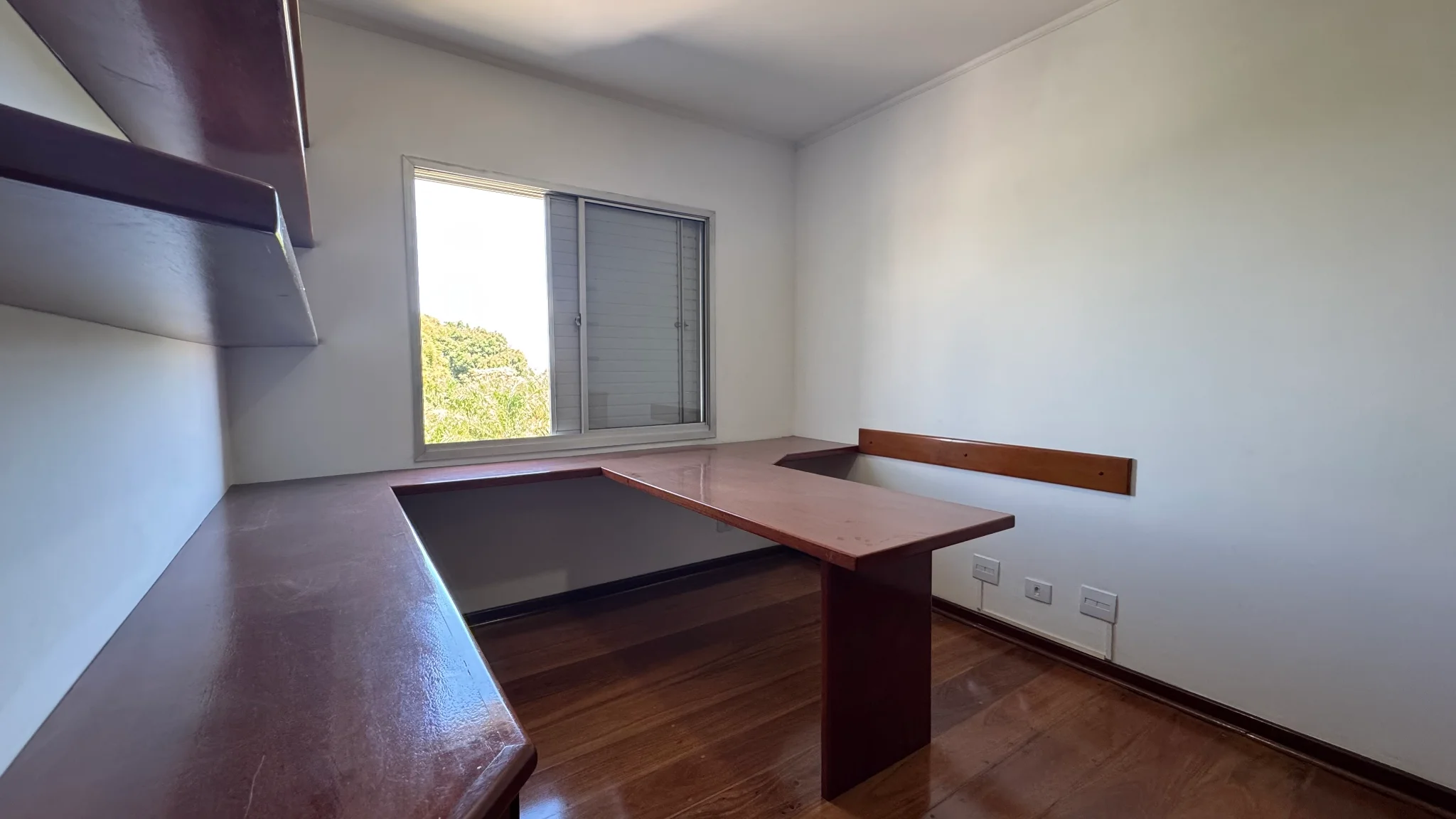 Apartamento para venda e locação no Edifício Serra da Mantiqueira em Pindamonhangaba/SP. 