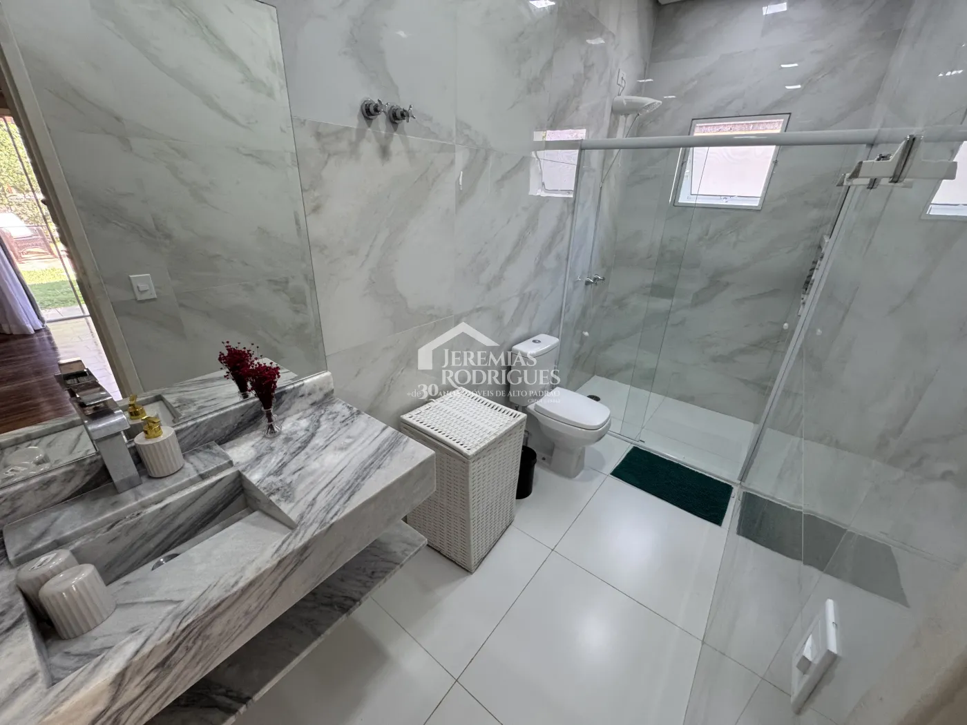 Casa à venda com 3 suítes no Condomínio Capitanias em Ubatuba/SP.