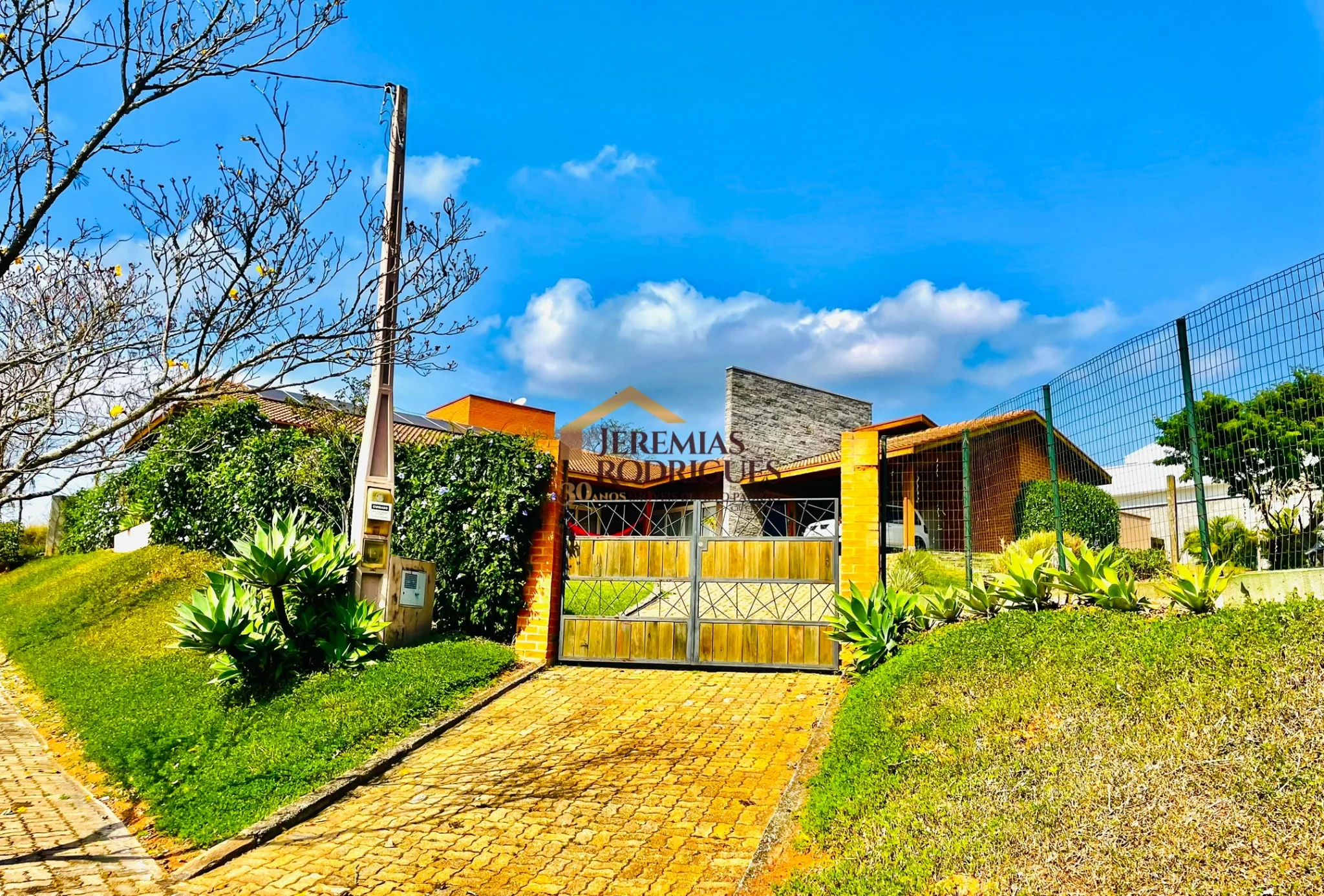 Casa à venda no  Residencial Reserva Altos do Cataguá em Taubaté/SP.