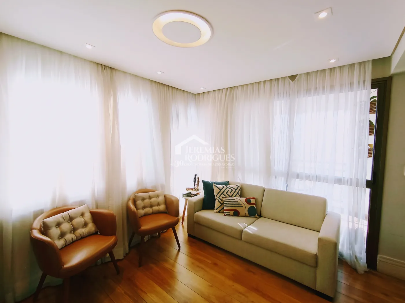 Apartamento à venda com 3 dormitórios no Edifício Jabuticabeiras em Taubaté/SP