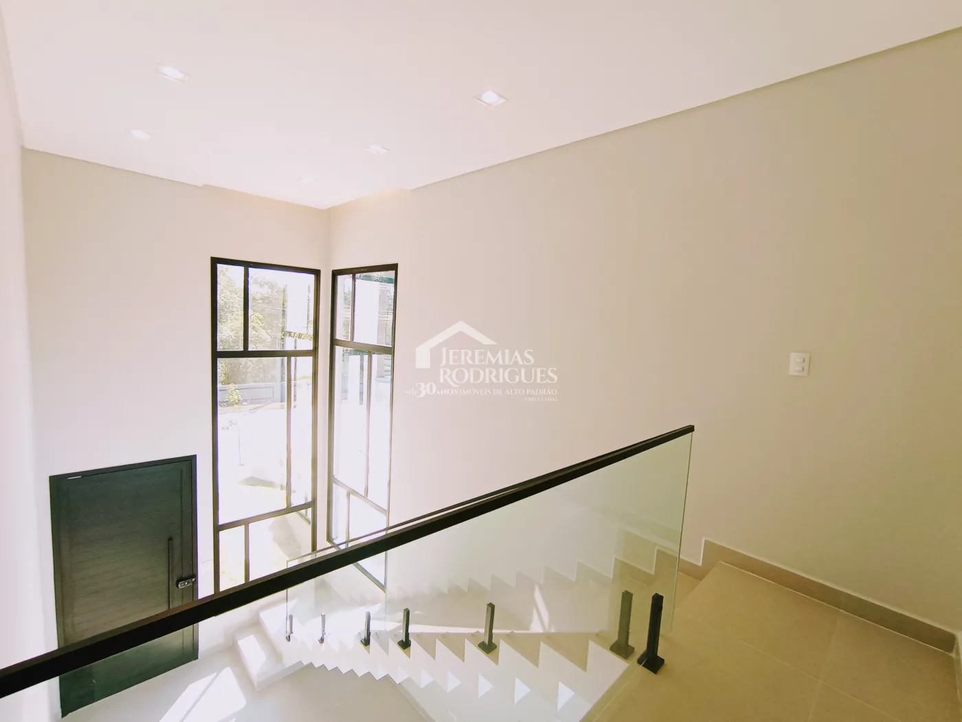 Casa à venda com 3 dormitórios no Condomínio Malibu em Caçapava/SP.