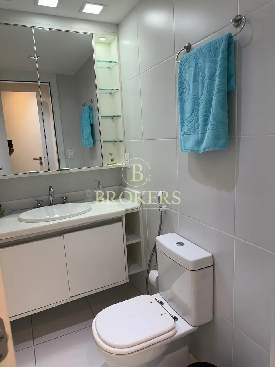 Apartamento a venda. Ipanema na quadra da praia! 2 quartos (1 suíte), varanda com vista mar, vaga,