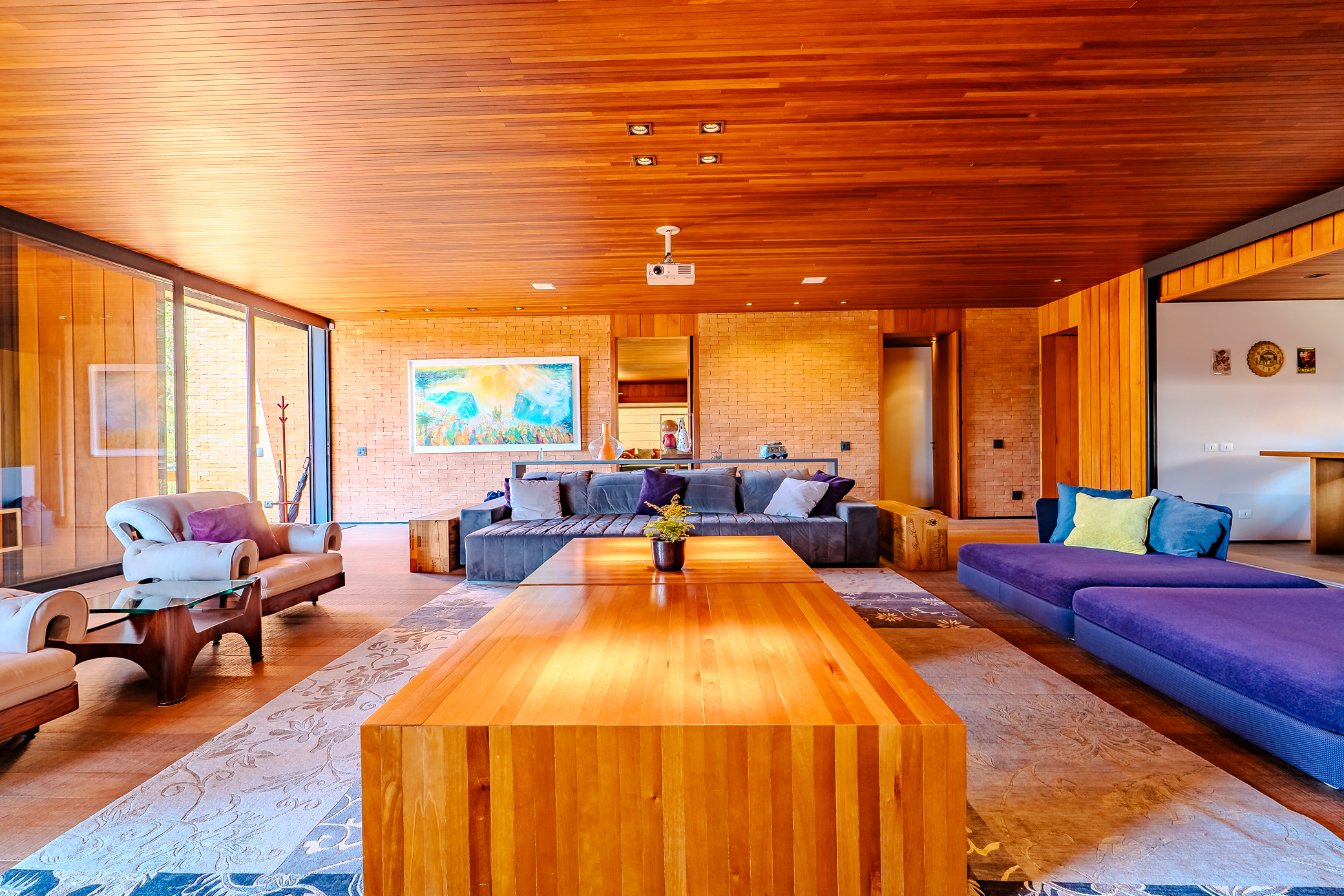 Mansão à venda com 7 suítes no Condomínio Vila Simonsen em Campos do Jordão/SP.