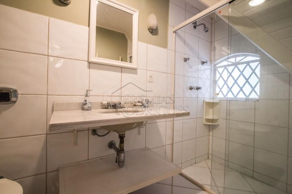 Casa à venda com 7 dormitórios no bairro Recanto das Araucárias em Campos do Jordão/SP.