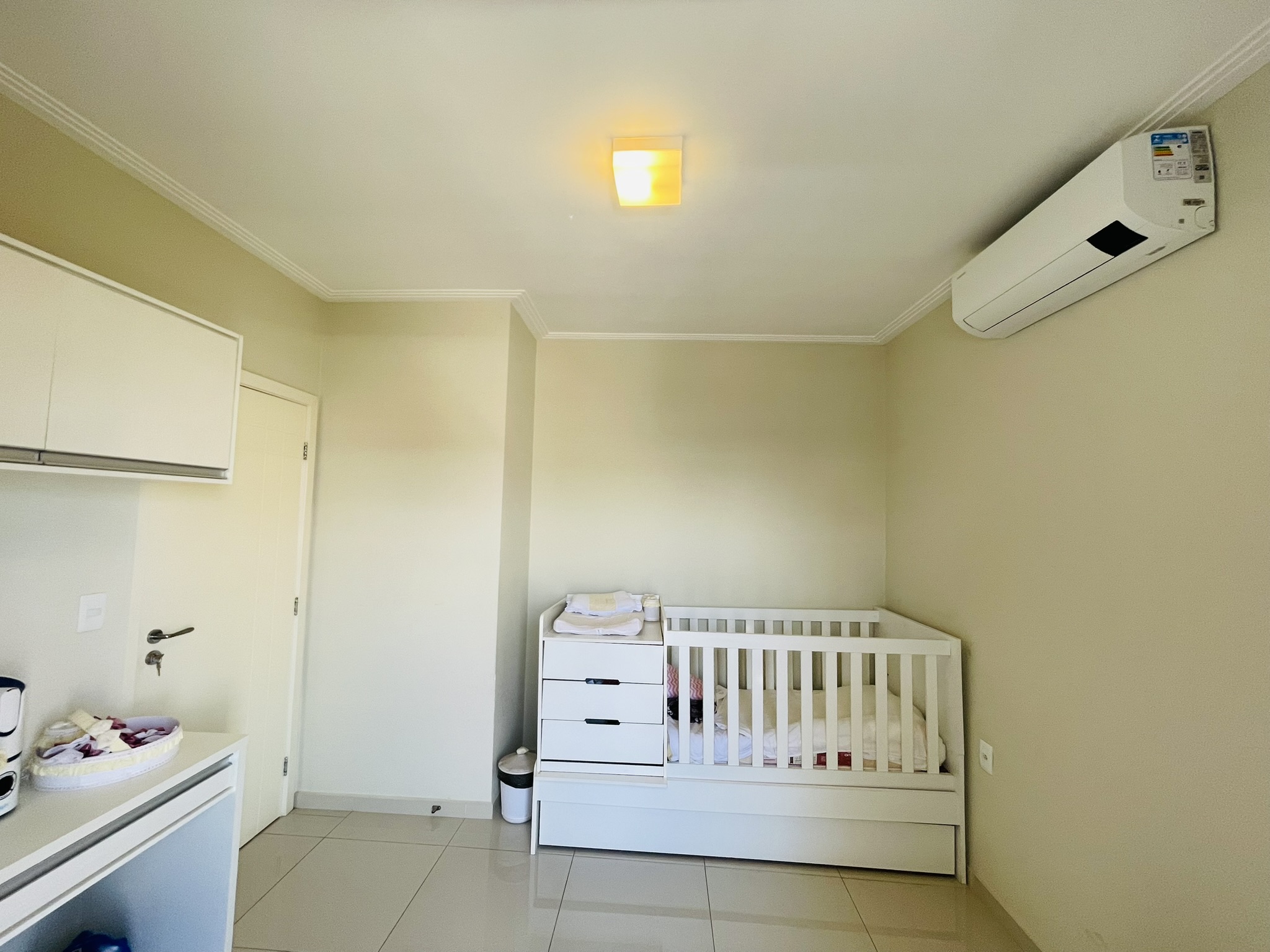 Casa à venda com 3 dormitórios no Condomínio Moema Ville em Pindamonhangaba/SP.