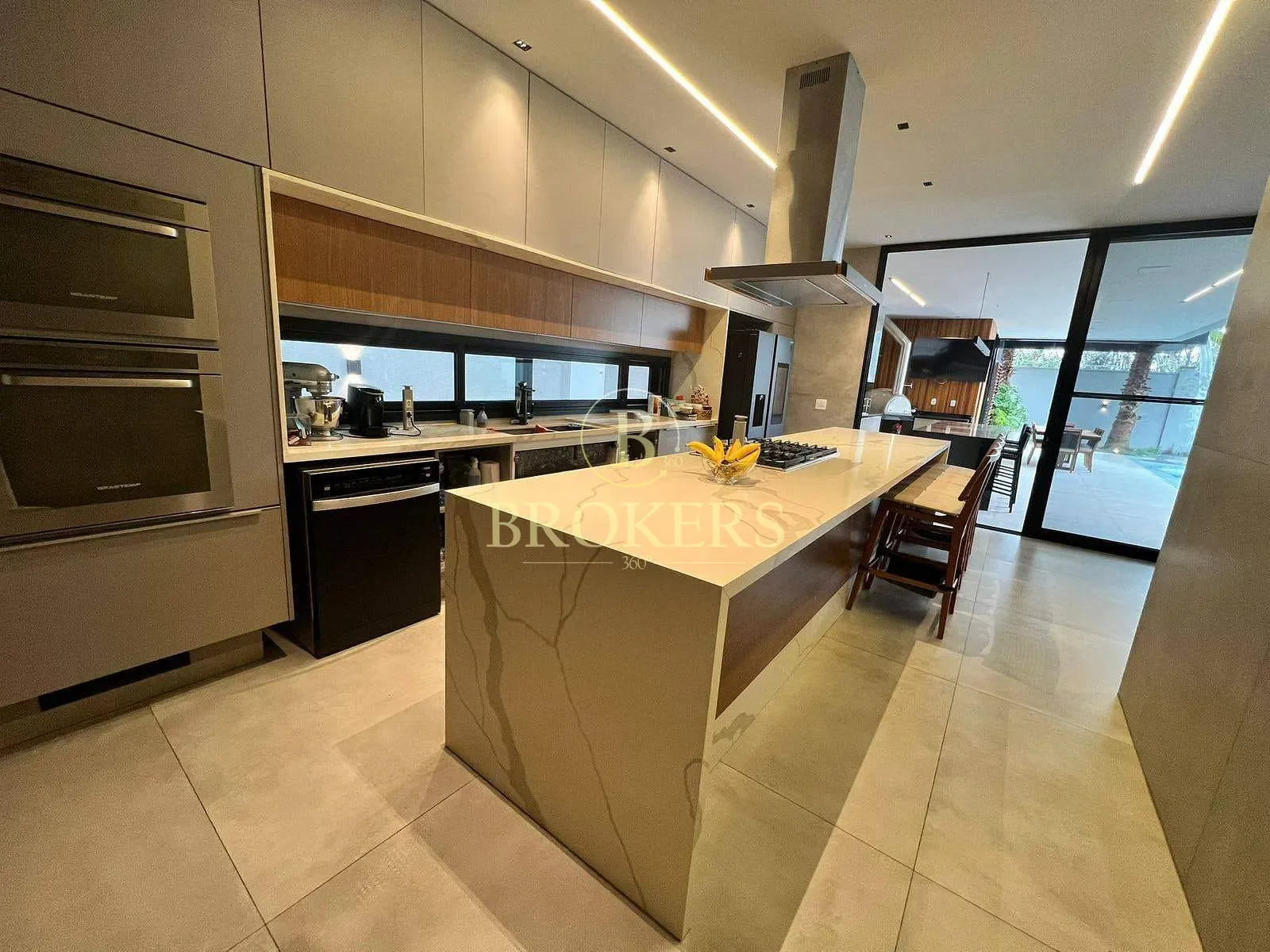 Moderna e sofisticada: Casa triplex no Alphaville com elevador, 5 suítes e terraço panorâmico por R — foto 45