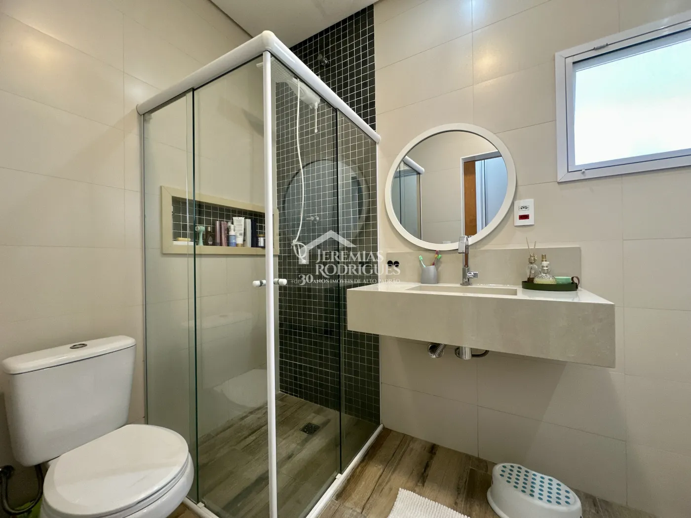 Casa para venda e locação com 3 dormitórios no Condomínio Tecoara em Taubaté/SP.