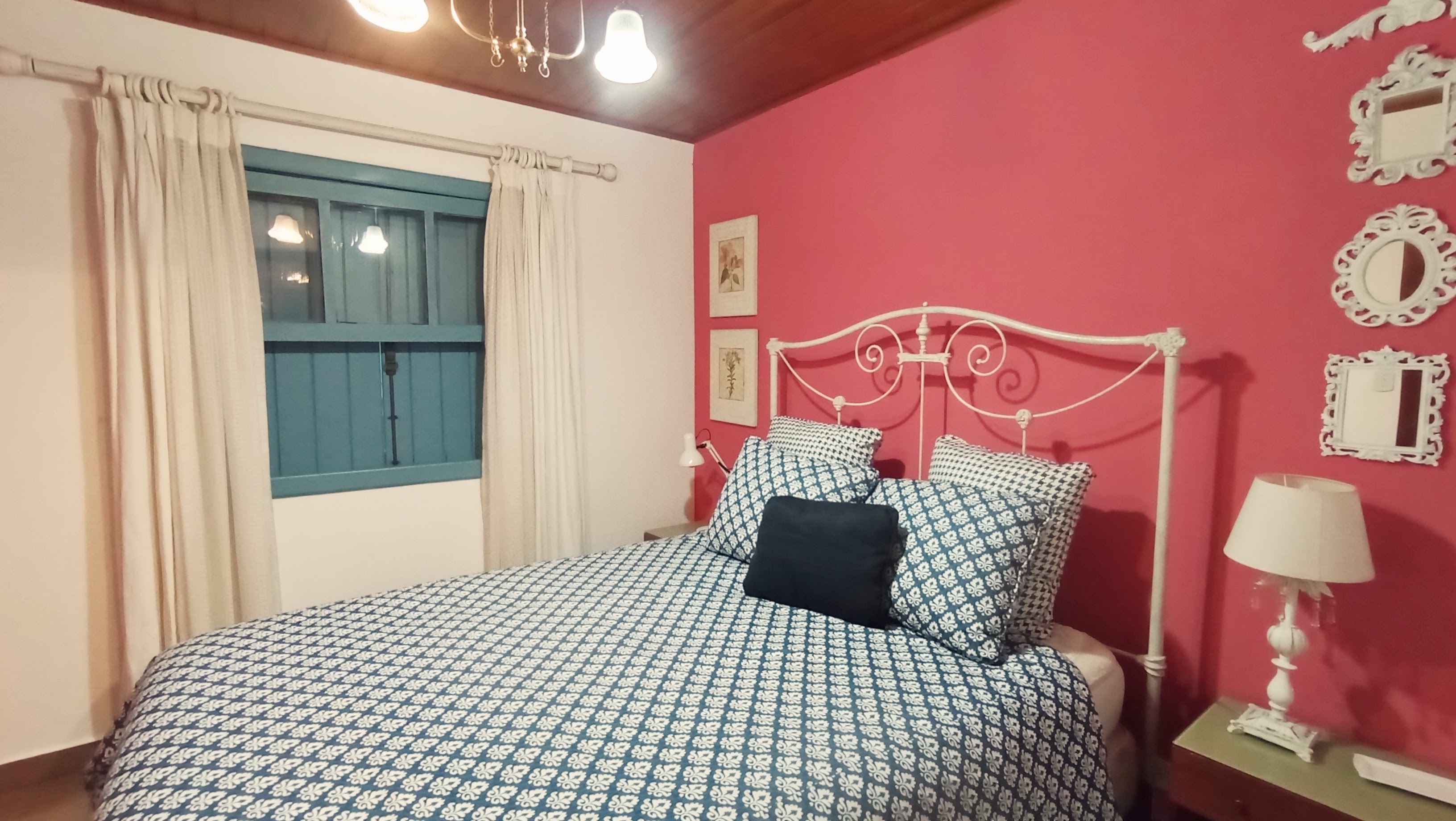 Casa à venda com 5 dormitórios no Capivari em Campos do Jordão/SP.