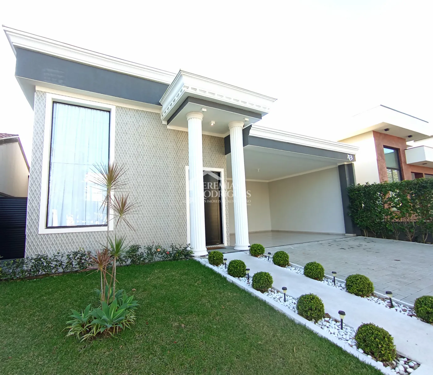 Casa à venda com 3 dormitórios no Condomínio Terras do Vale em Caçapava/SP.