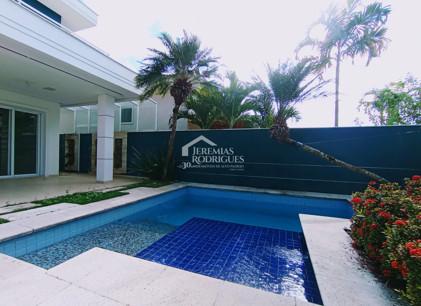 Casa para venda e locação com 4 suítes no Condomínio Taubaté Village em Taubaté/SP.