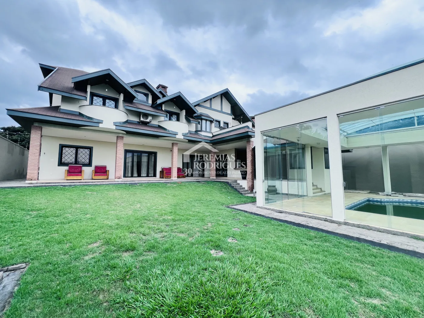 Casa com 8 dormitórios, 900 m² - Condomínio Portal da Serra - Taubaté/SP