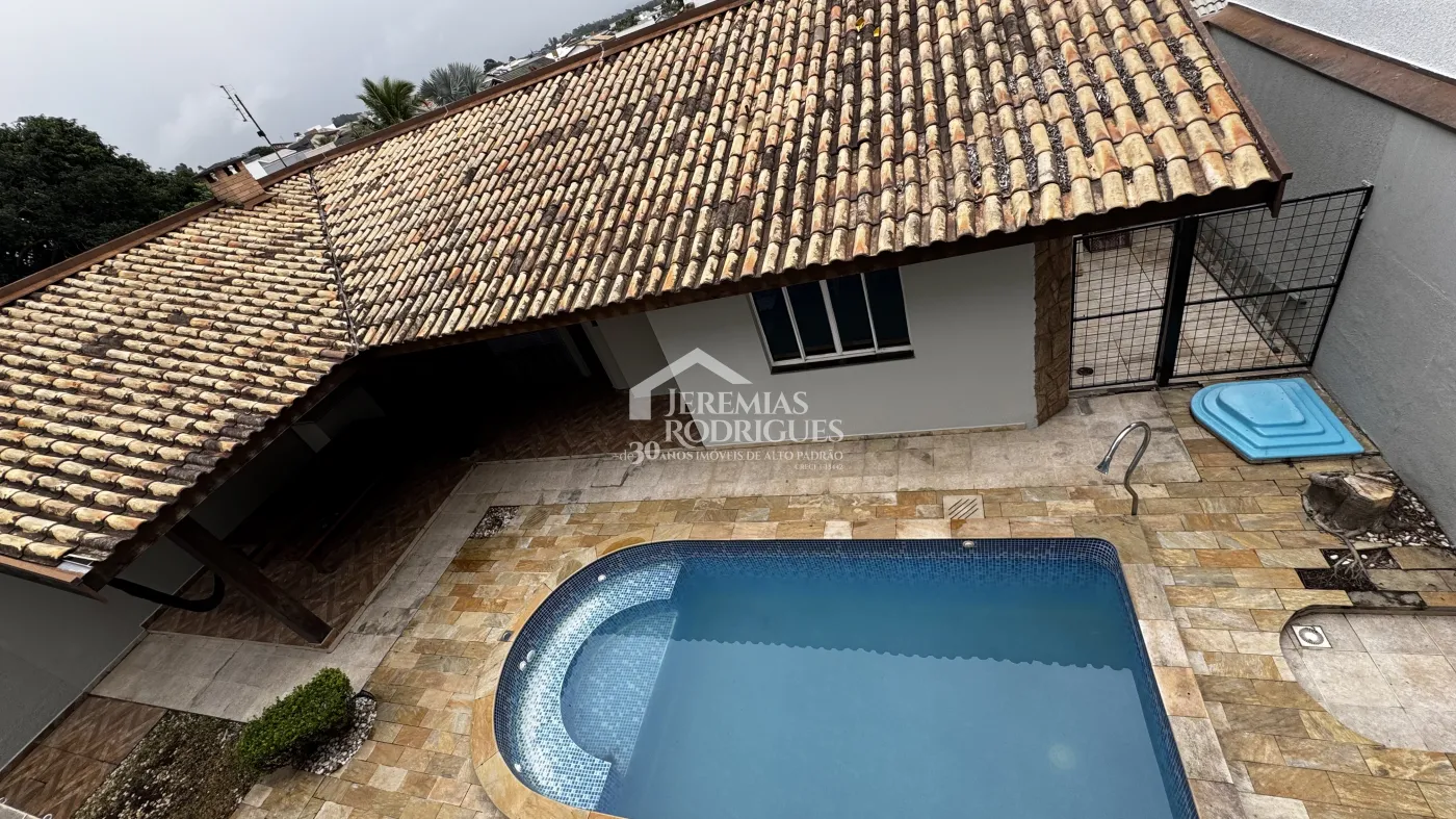 Casa à venda com 5 dormitórios no Condomínio Real Ville em Pindamonhangaba/SP