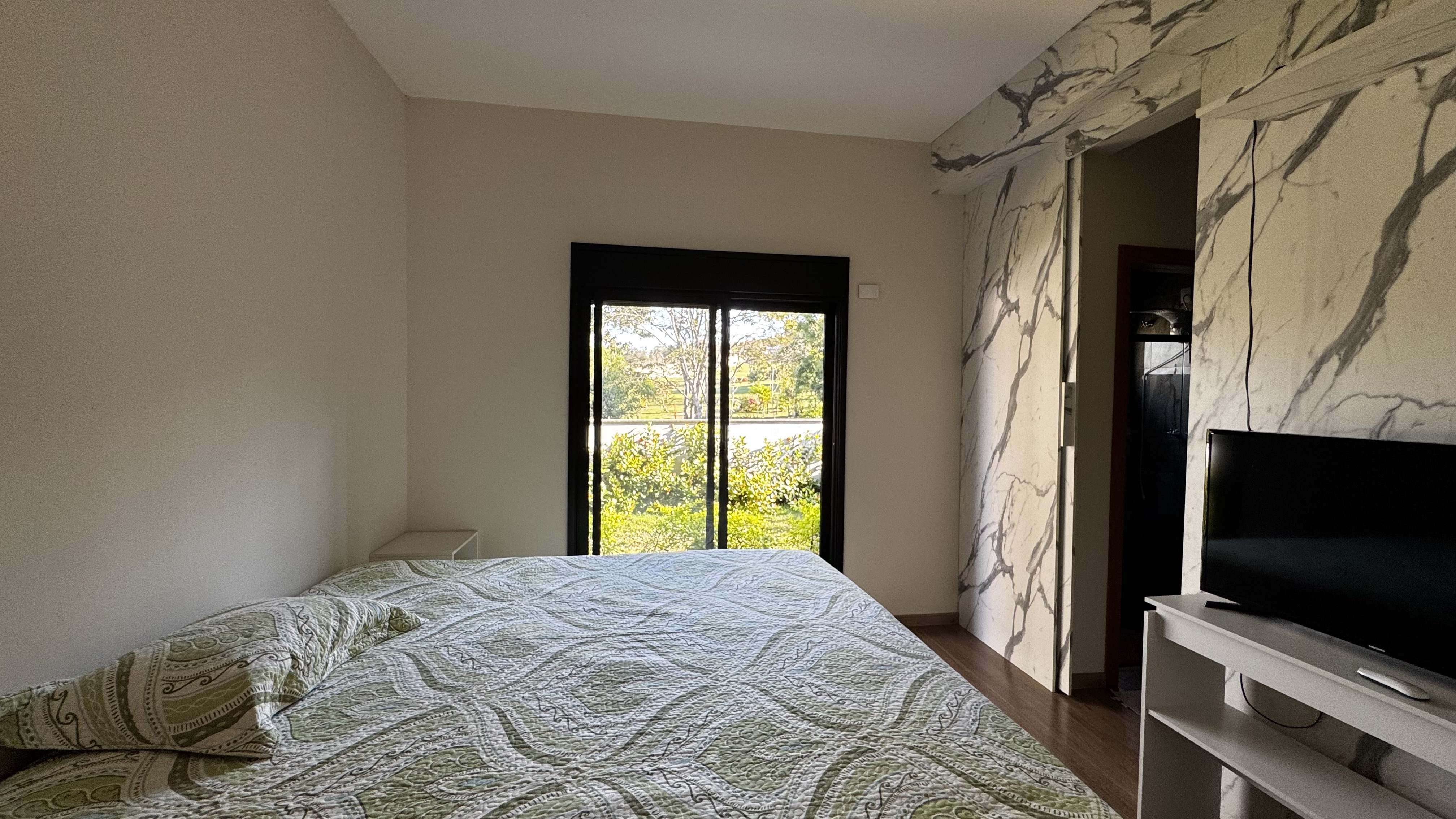 Casa para venda e locação com 3 suítes no Condomínio Reserva dos Lagos em Pindamonhangaba/SP.