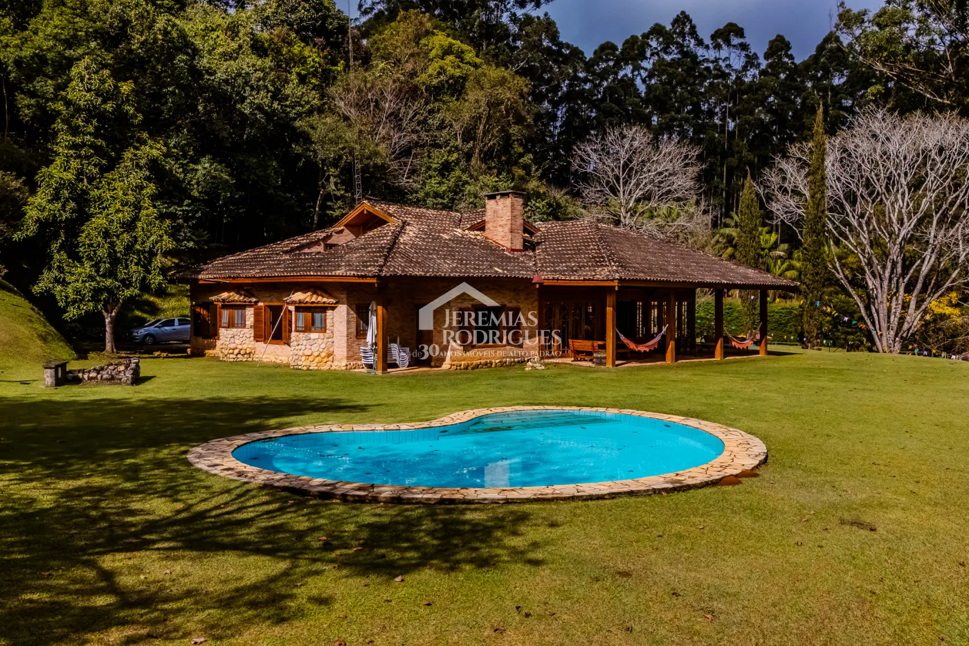 Casa de Campo à venda com 5 suítes no bairro Reinópolis em Santo Antônio do Pinhal/SP