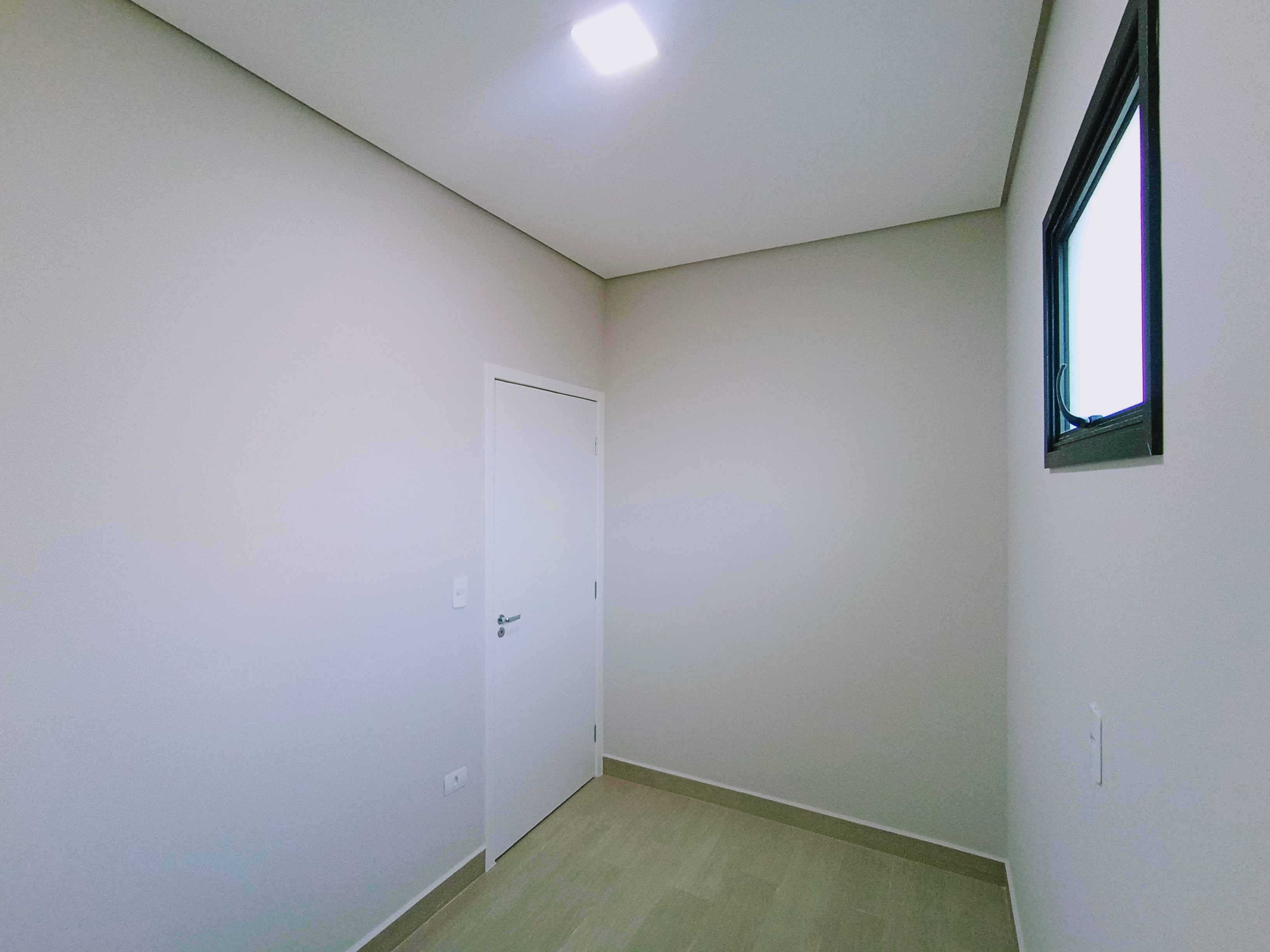 Casa à venda com 3 dormitórios no Condomínio Ouro Ville em Taubaté/SP.