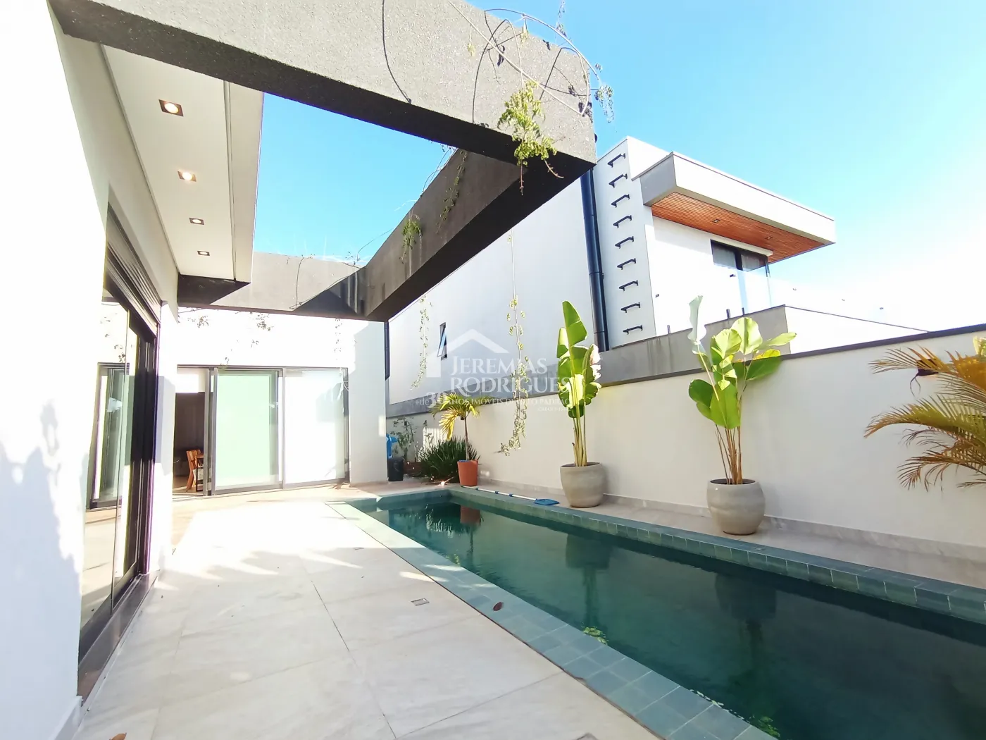 Casa à venda com 5 dormitórios no Condomínio Reserva dos Lagos em Pindamonhangaba/SP.