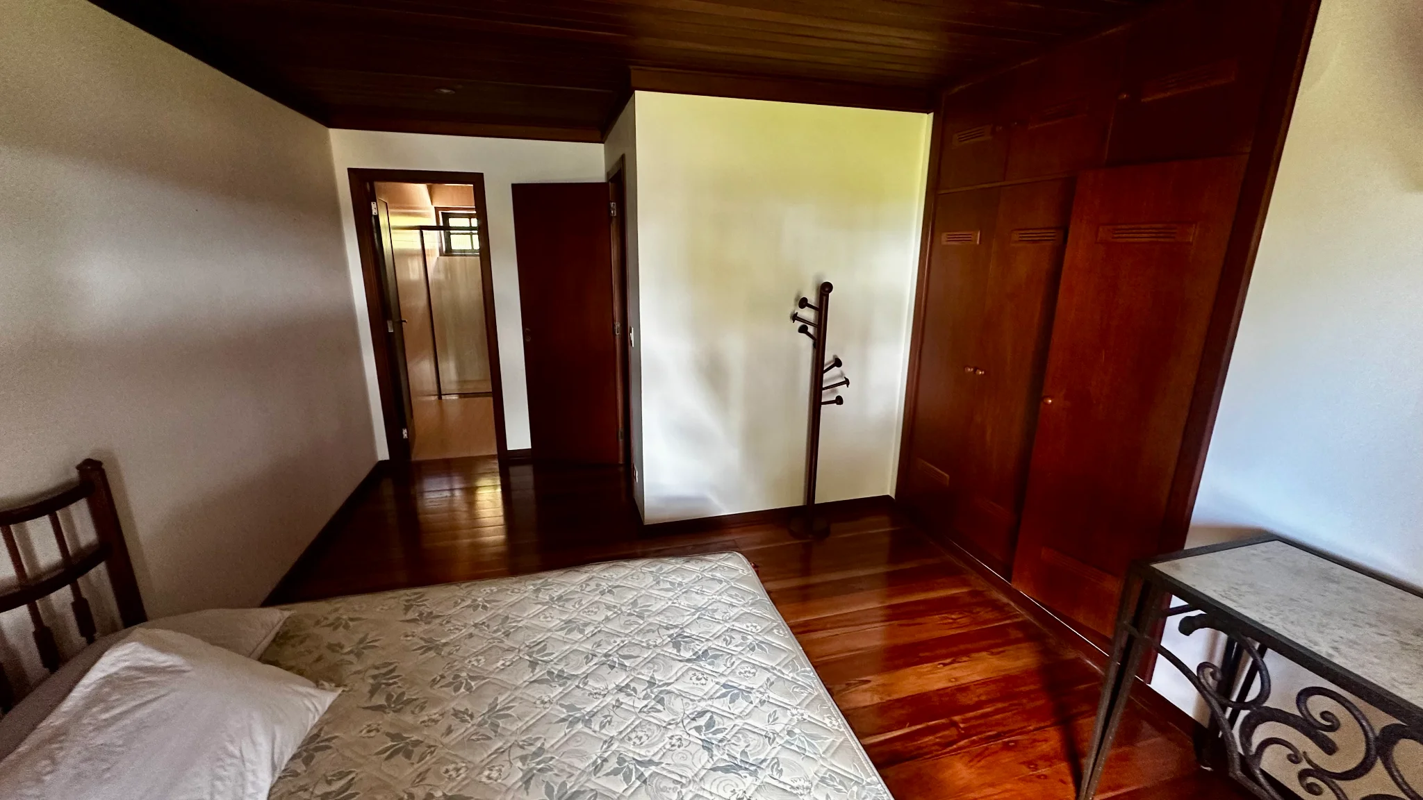 Casa para locação com 4 dormitórios no Condomínio SABAC em Campos do Jordão/SP. 