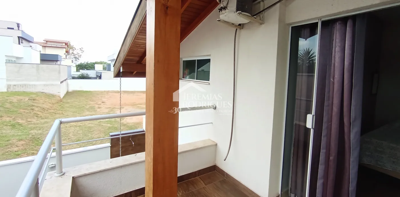 Casa à venda com 3 suítes no Condomínio Moema Ville em Pindamonhangaba/SP.