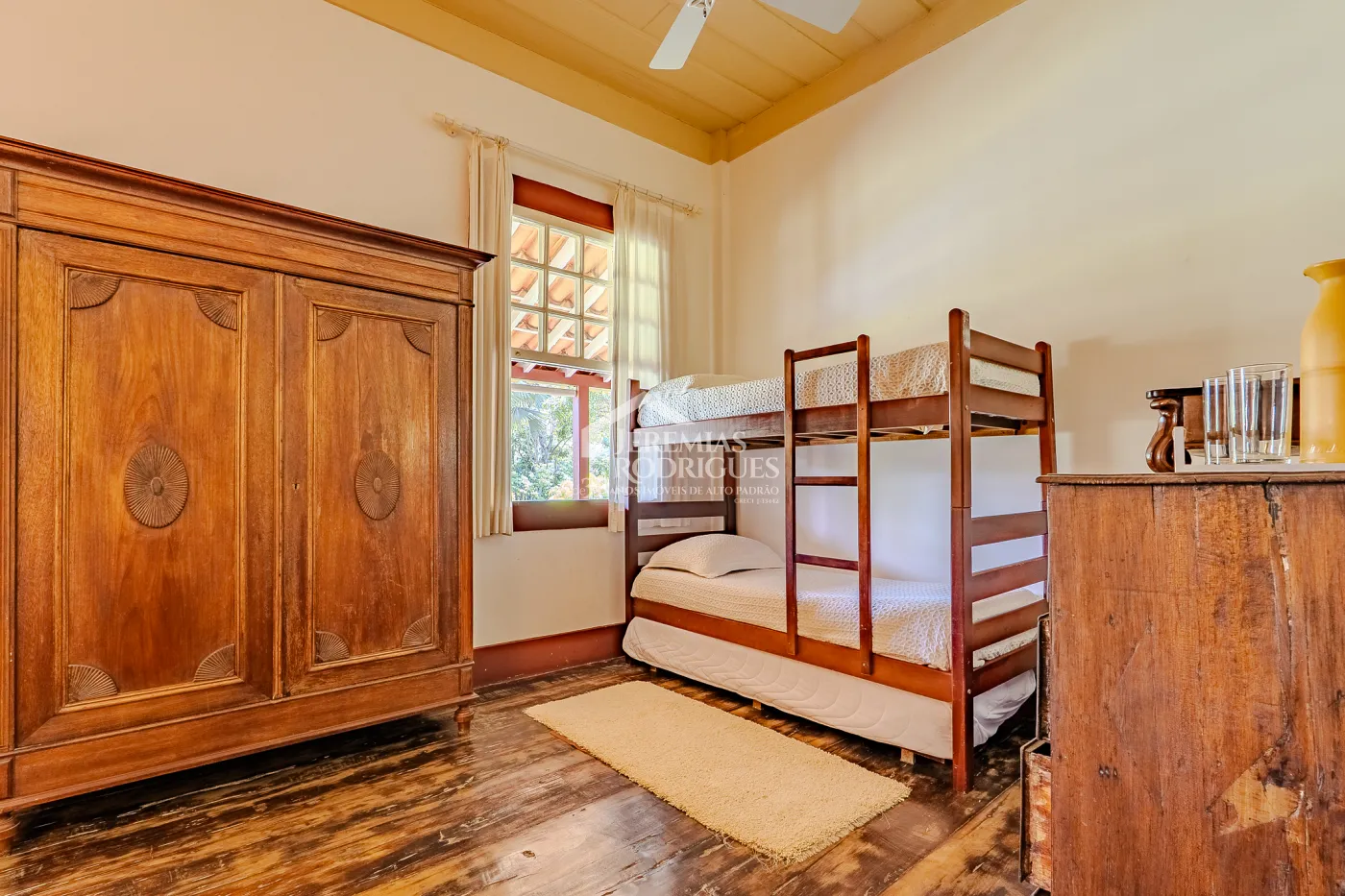 Fazenda à venda com 3.389.000,00 m² em Piraí/RJ.