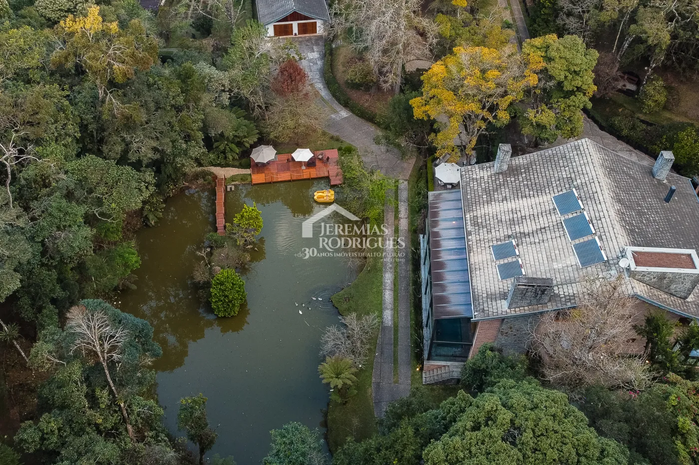 Casa com 7 suítes, 770 m² - Pedra do Fogo - Campos do Jordão/SP.