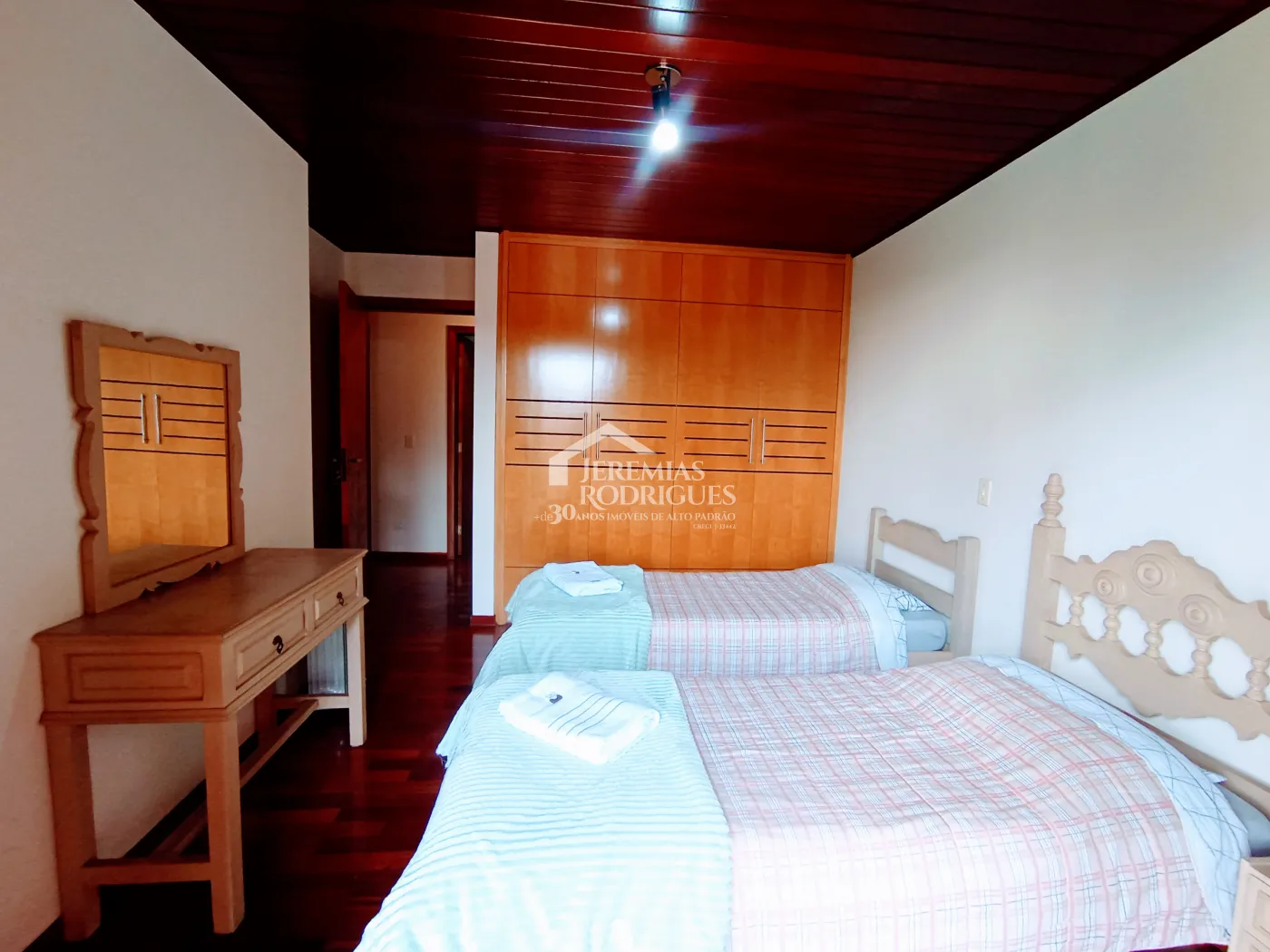 Apartamento para venda com 4 dormitórios no Edifício Solar Bela Vista em Campos do Jordão/SP