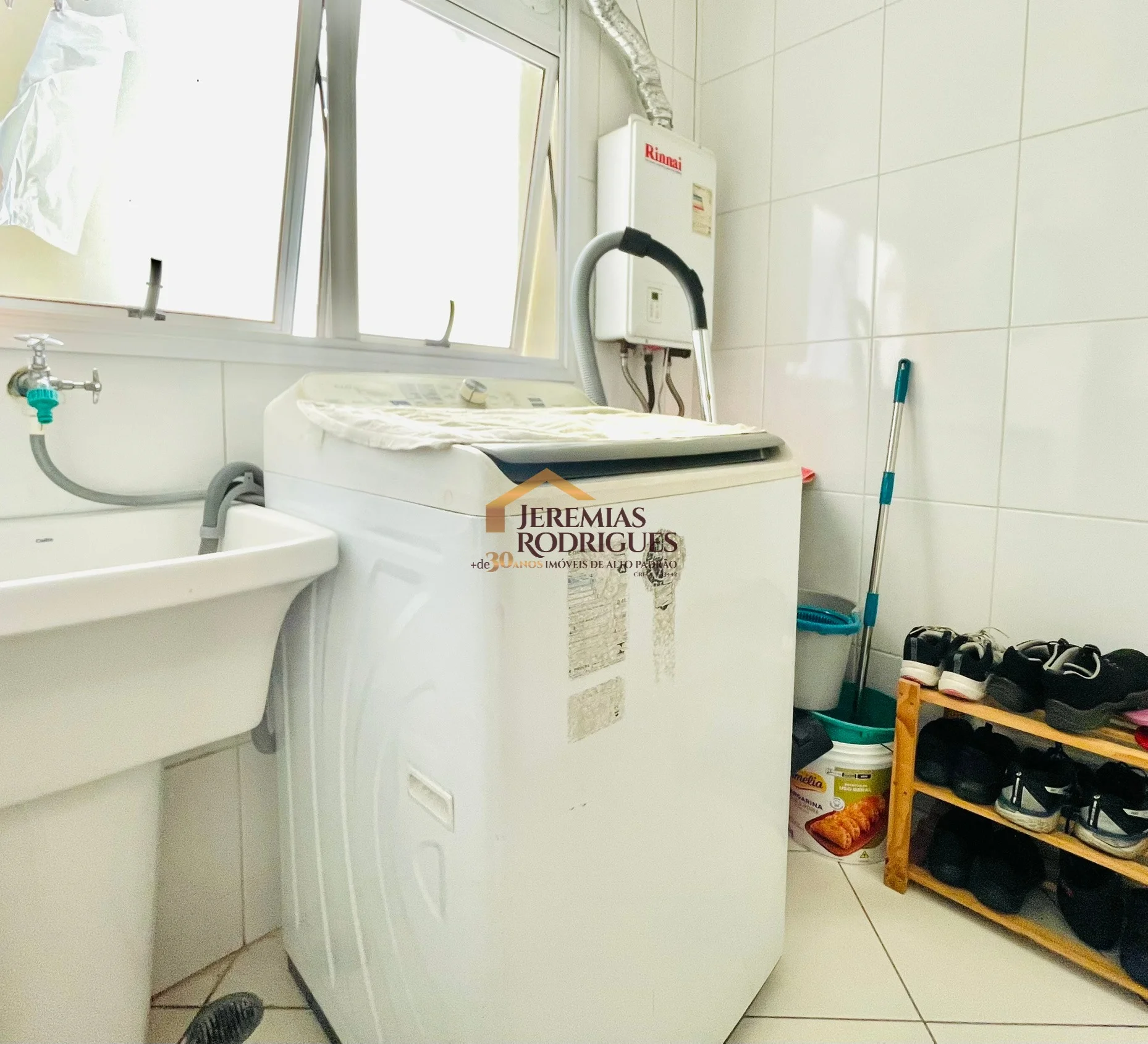 Apartamento à venda no Edifício Sauípe em Taubaté/SP.
