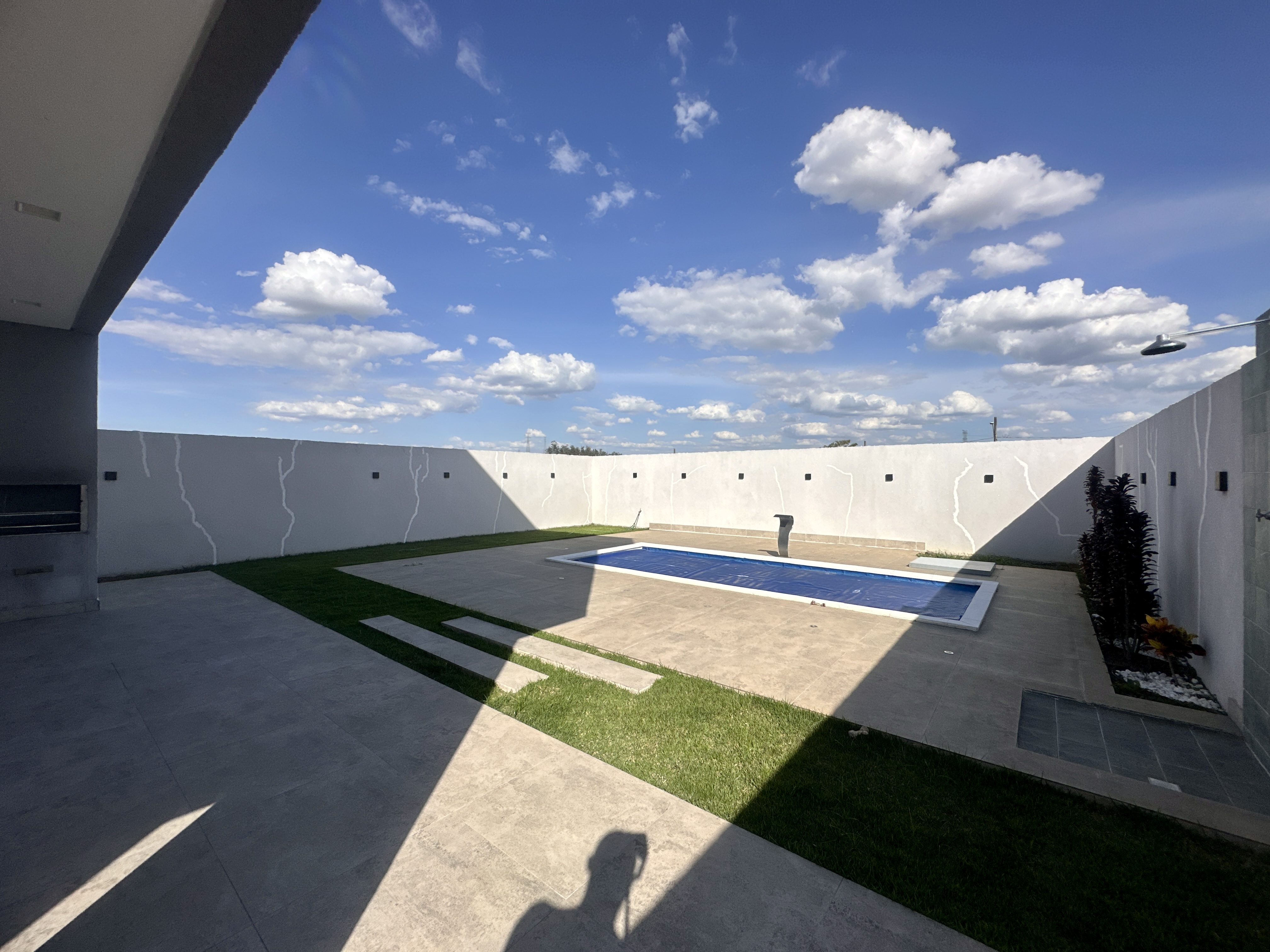 Casa à venda com 4 dormitórios no Condomínio Bella Vitta em Caçapava/SP.