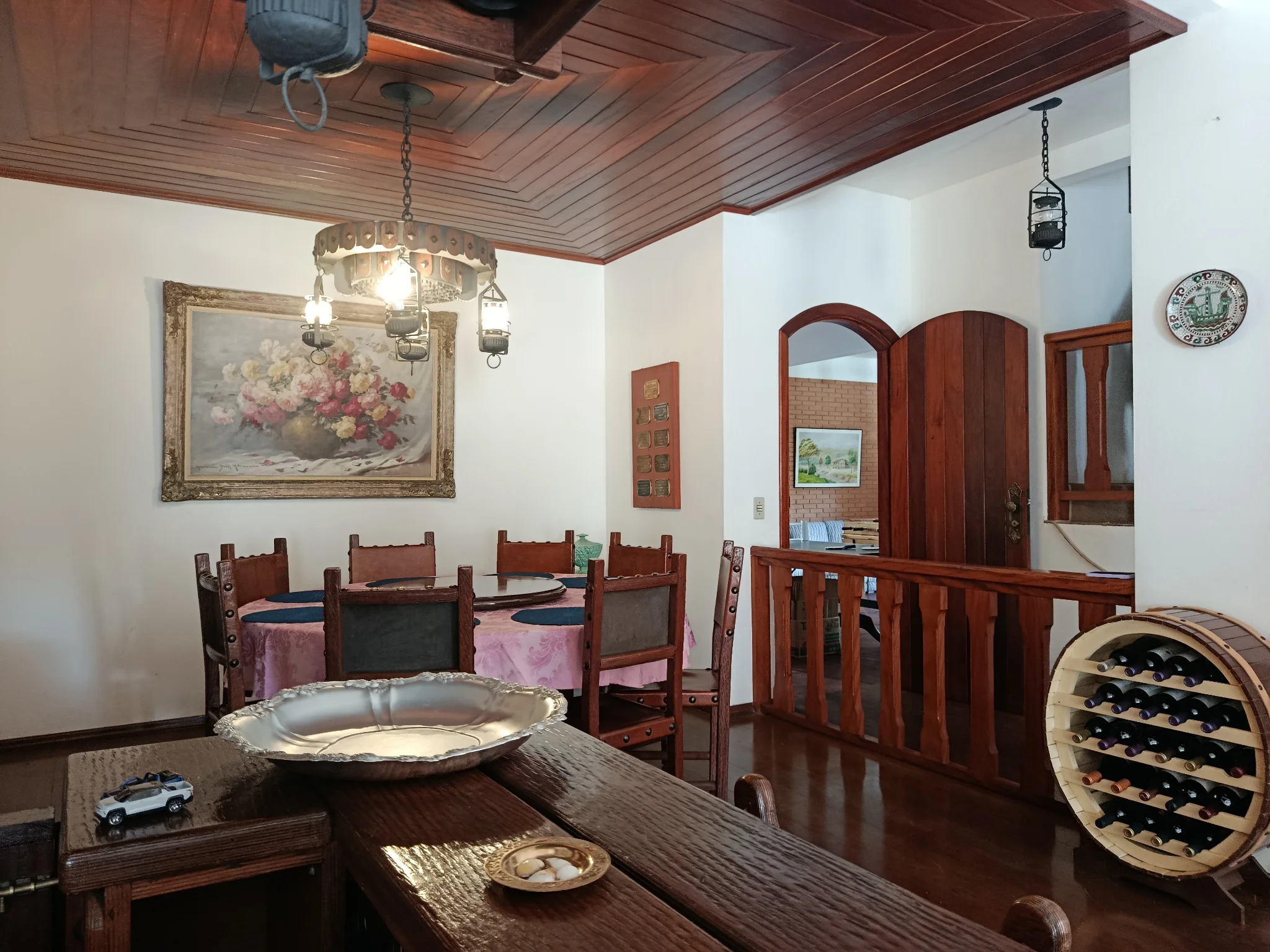 Casa à venda com 4 suítes no Alto do Capivari em Campos do Jordão/SP.