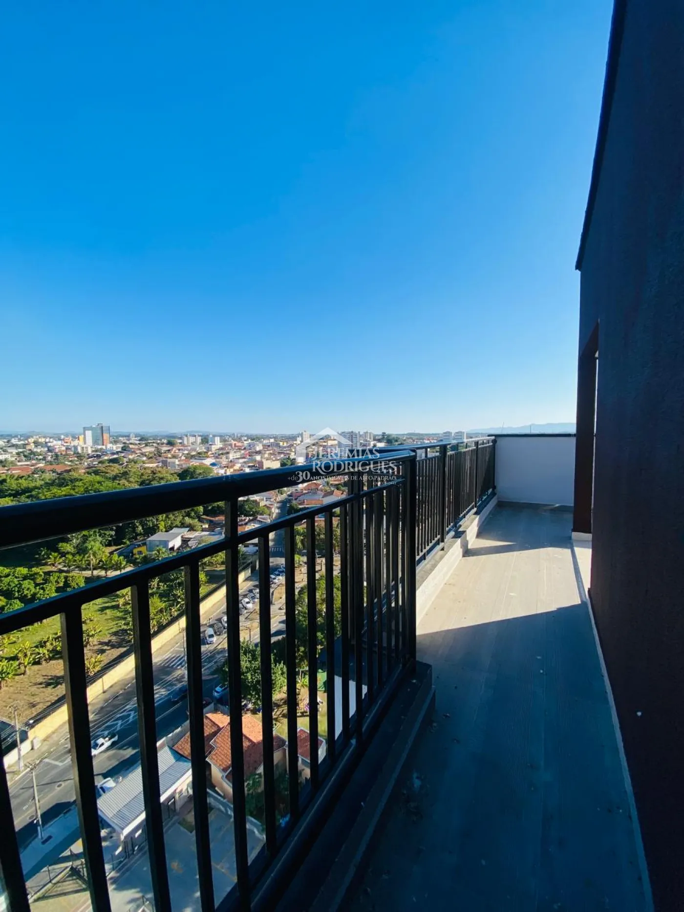 Apartamento à venda com 3 dormitórios, 122 m² no Condomínio Palmeira Real Village em Pindamonhangaba/SP.