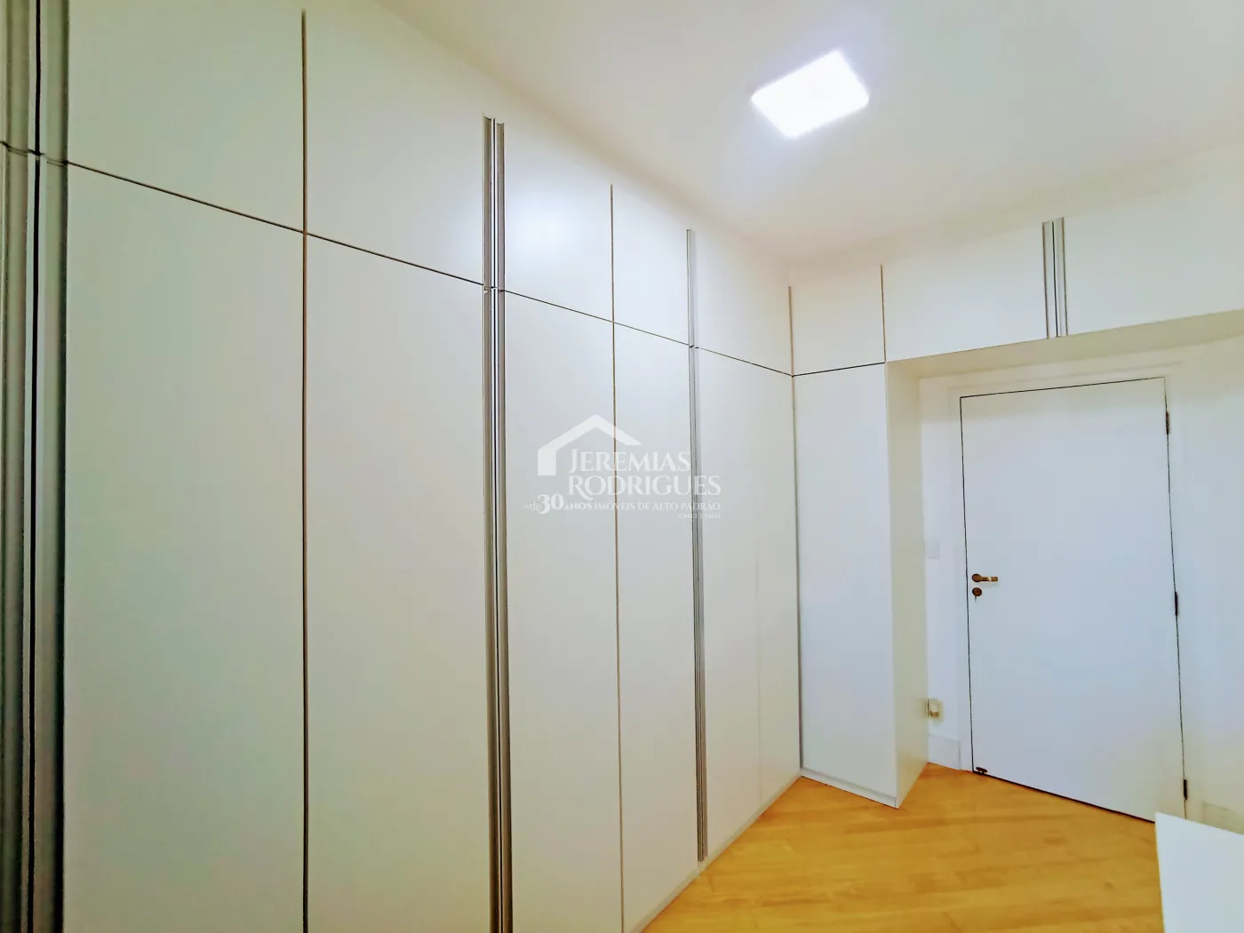 Apartamento para venda com 2 suítes no Edifício Rosa Abirached em Taubaté/SP