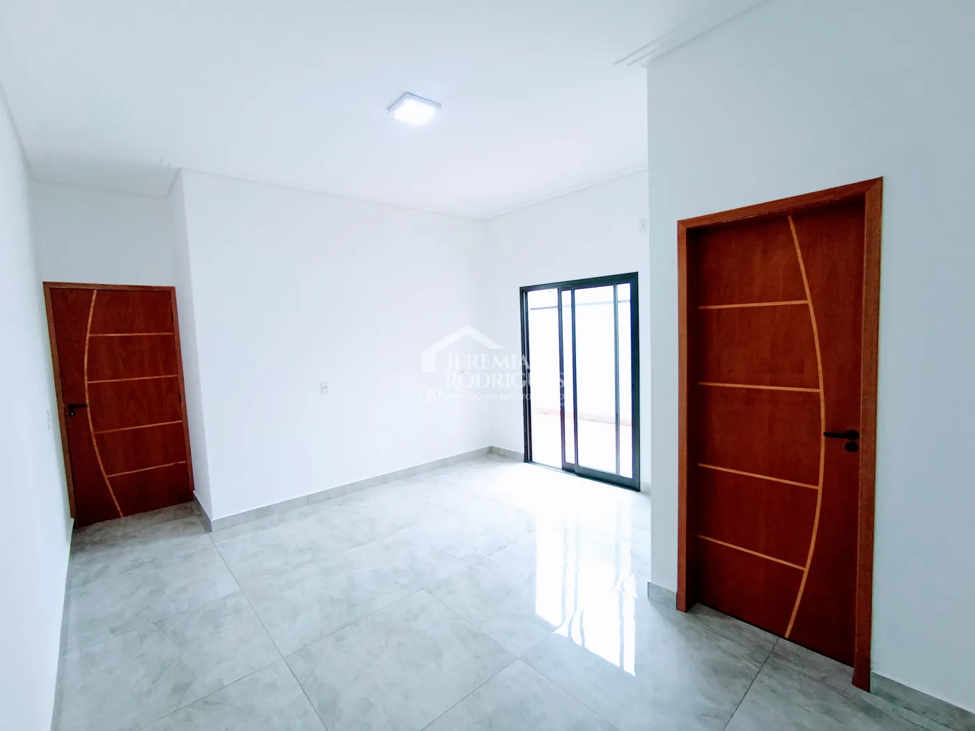 Casa à venda com 3 dormitórios no Condomínio Bosque da Imperatriz em Pindamonhangaba/SP.