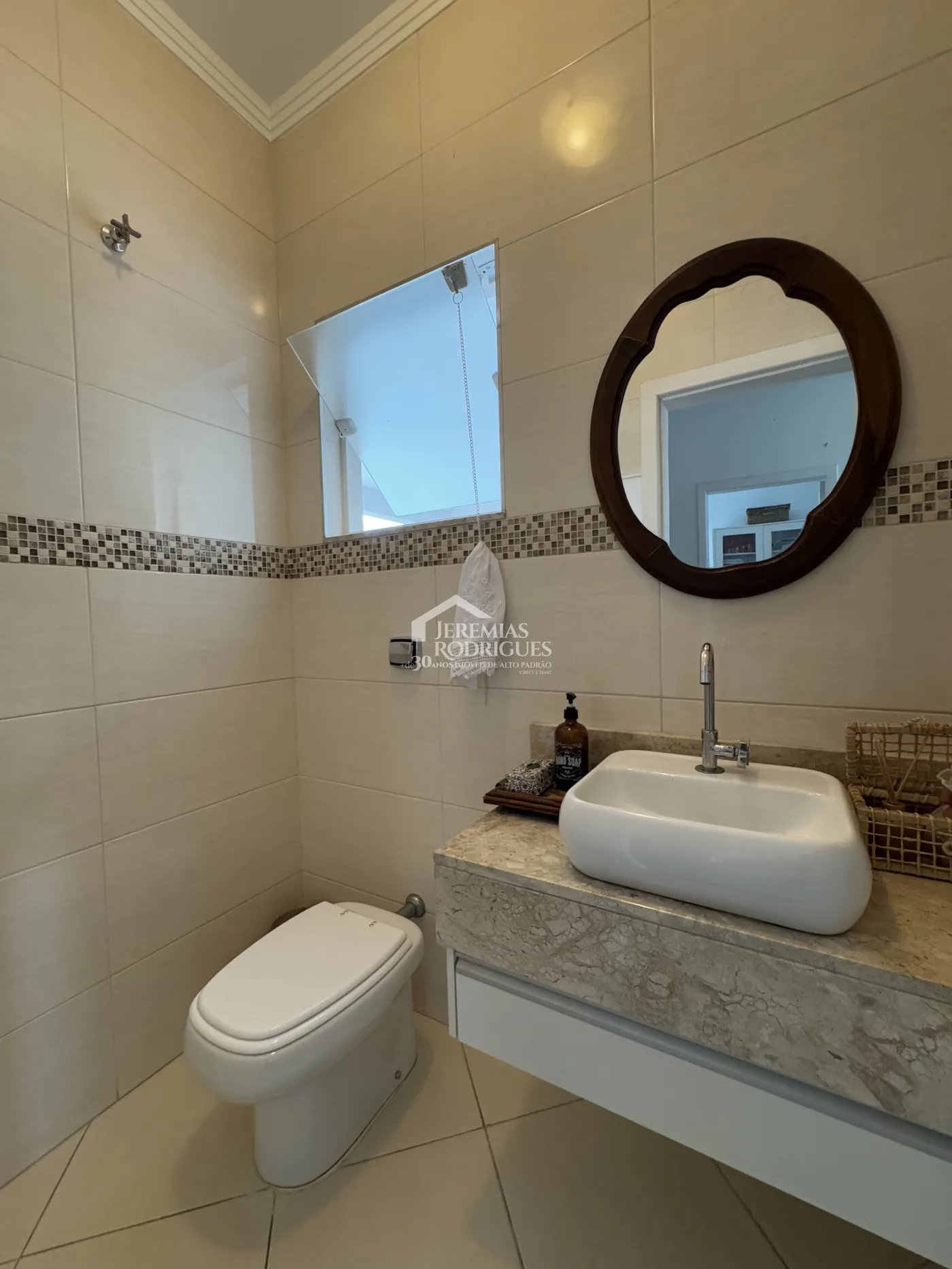 Casa à venda com 3 suítes no Condomínio Real Ville em Pindamonhangaba/SP.