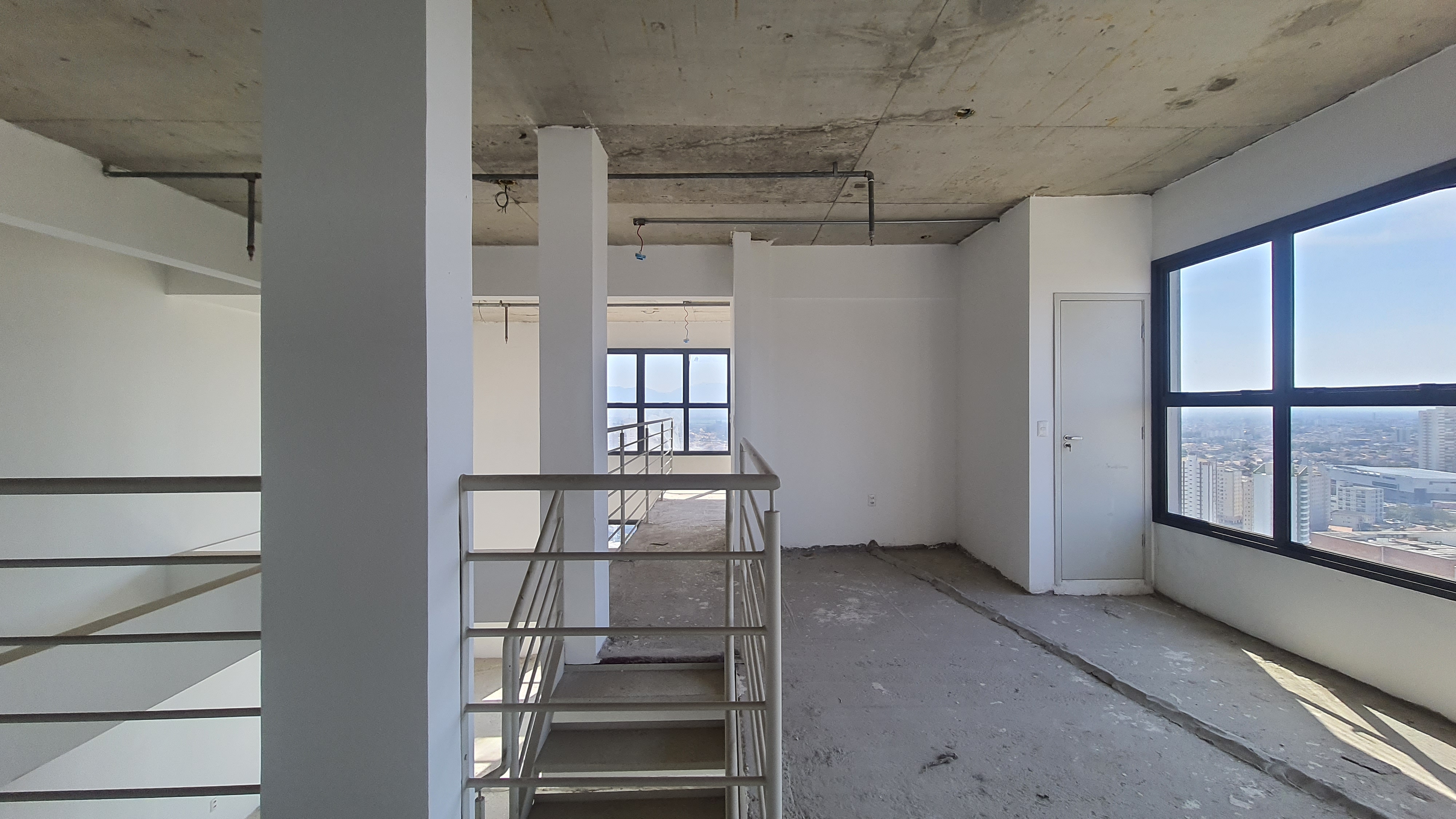 Sala comercial duplex à venda, 144 m² no Edifício The One Office Tower em Taubaté/SP.