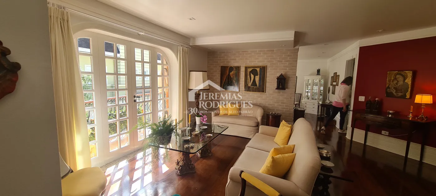 Apartamento à venda com 4 suítes no Edifício Evergreen em Campos do Jordão/SP