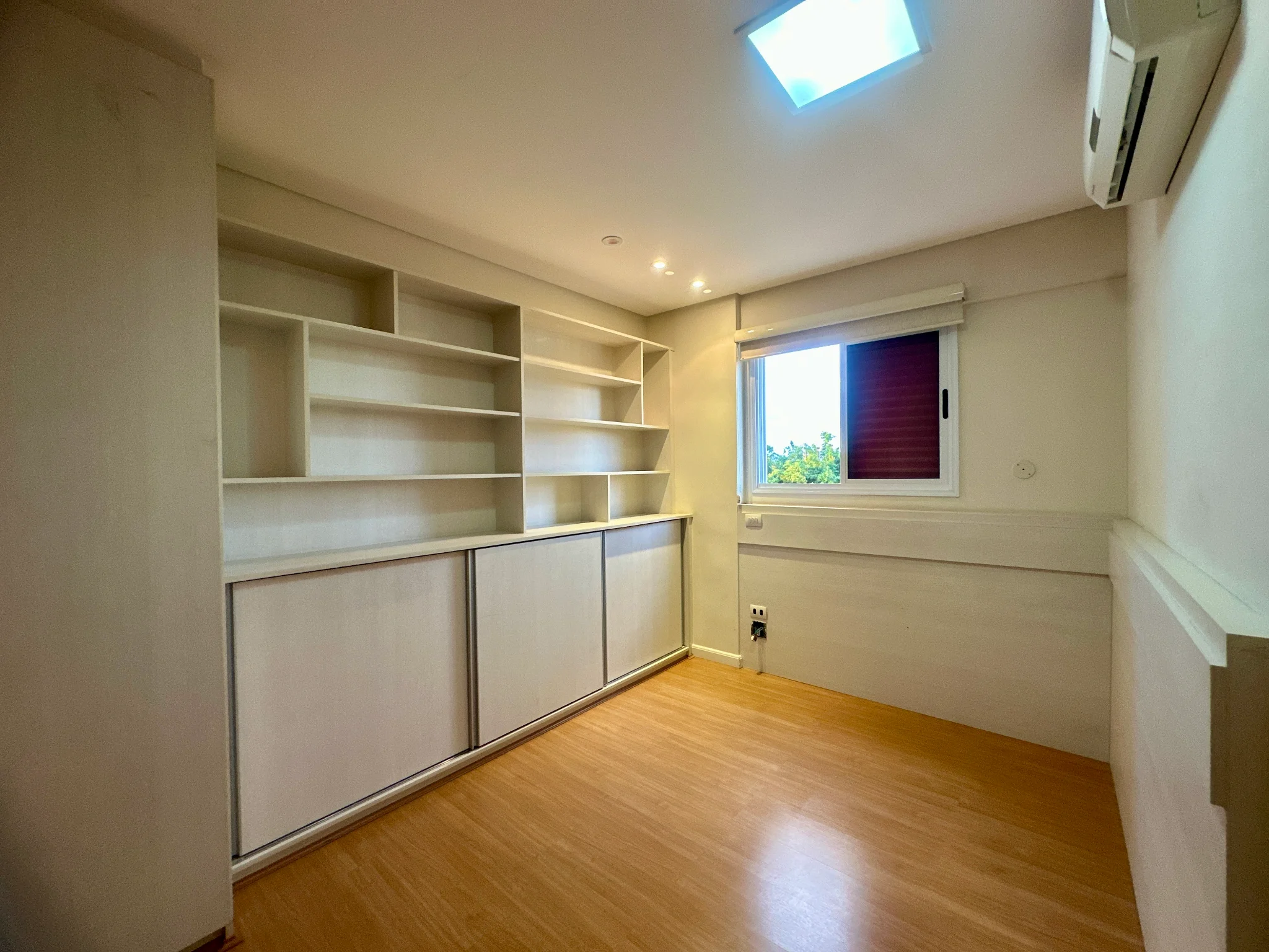Apartamento mobiliado para venda e locação, 263 m² no Edifício Placere em Taubaté/SP.