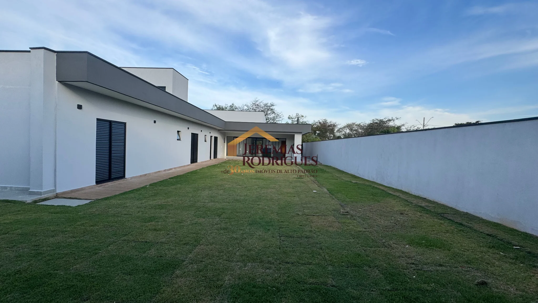 Casa à venda no Condomínio Colonial Village II em Pindamonhangaba/SP.