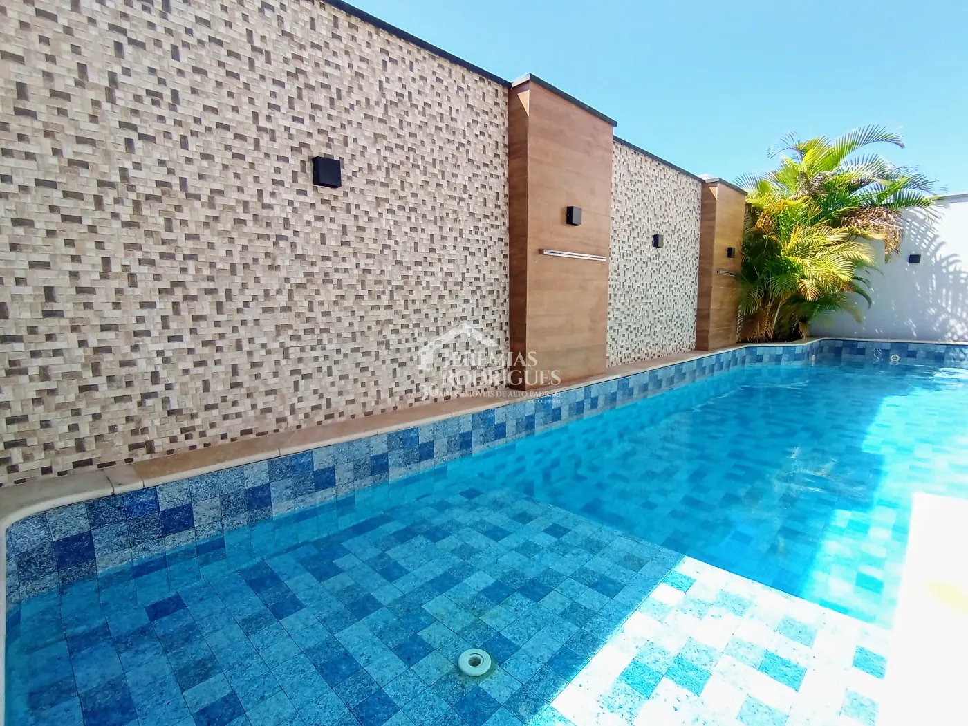 Casa para venda com 3 dormitórios no Condomínio Residencial Tecoara em Taubaté/SP