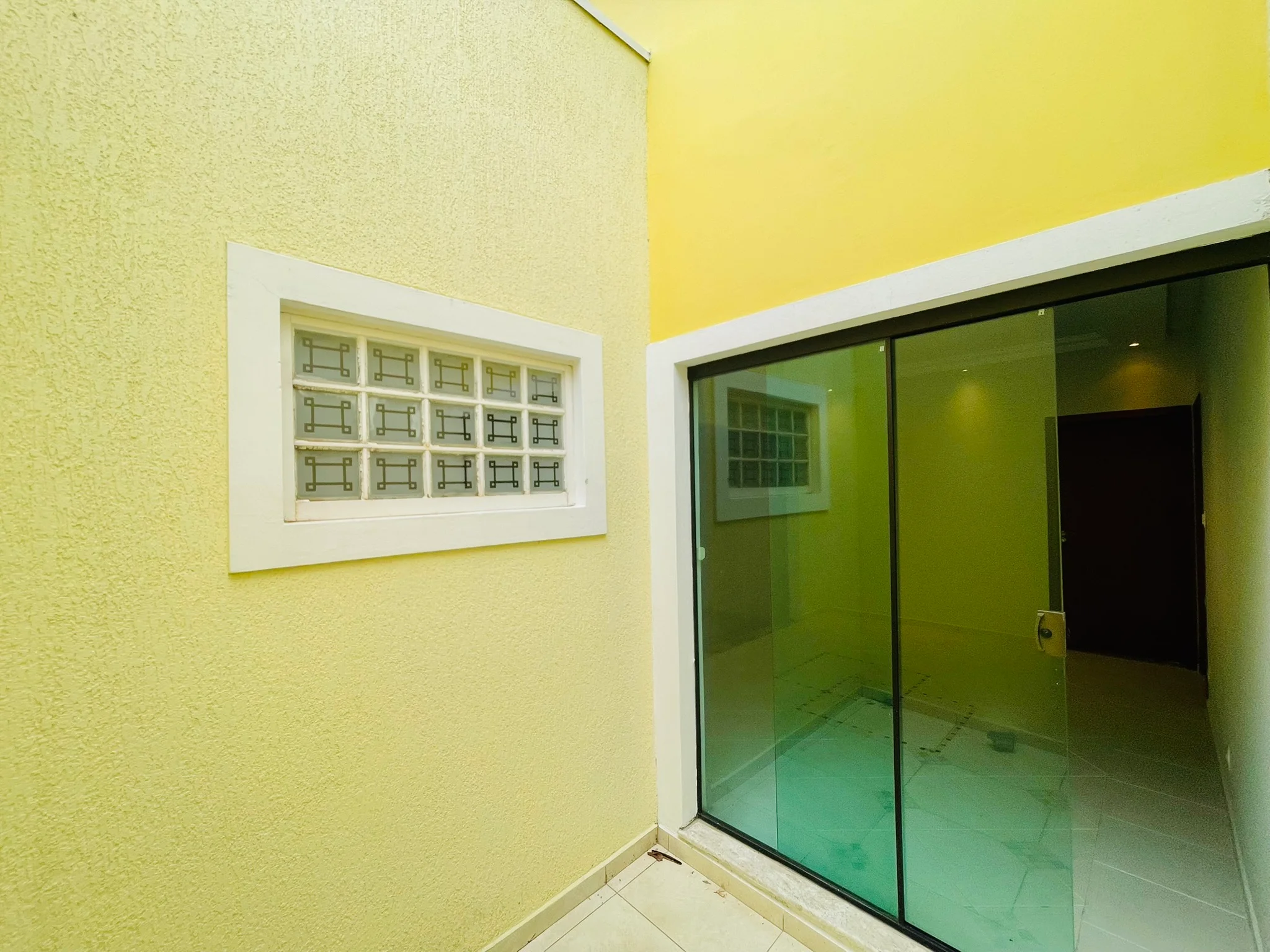 Casa à venda com 3 dormitórios no bairro Jardim das Nações em Taubaté/SP. 