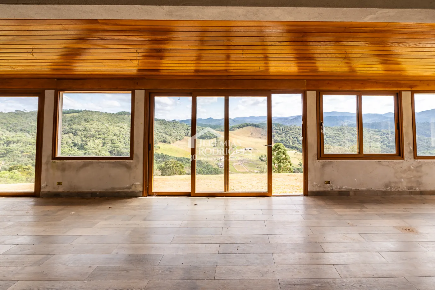 Fazenda com 2.904.000 m² - Sapucaí-Mirim - MG