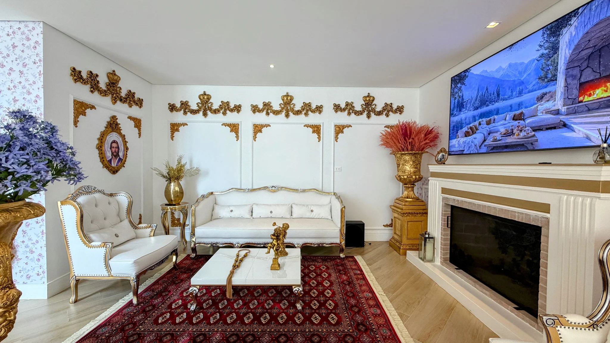 Casa à venda com 4 suítes no  Condomínio Iporanga em Campos do Jordão/SP. 