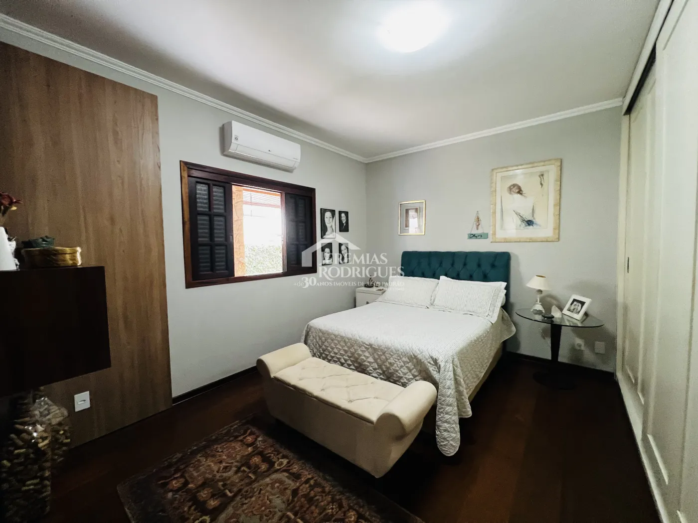 Casa à venda com 3 dormitórios no Condomínio Jardim das Hortênsias em Taubaté/SP.